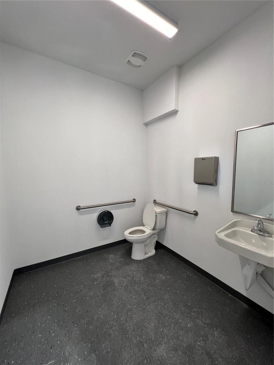 OSCEOLA INDUST PARK TR 5 - Commercial Lease