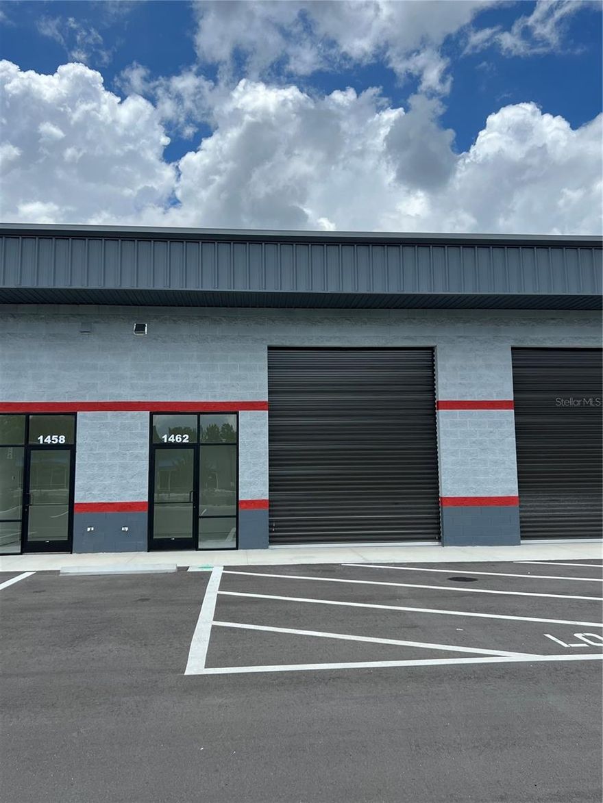 TOTALLY BRAND NEW!!!  Warehouse 1.700sqft, office and bathroom under AC