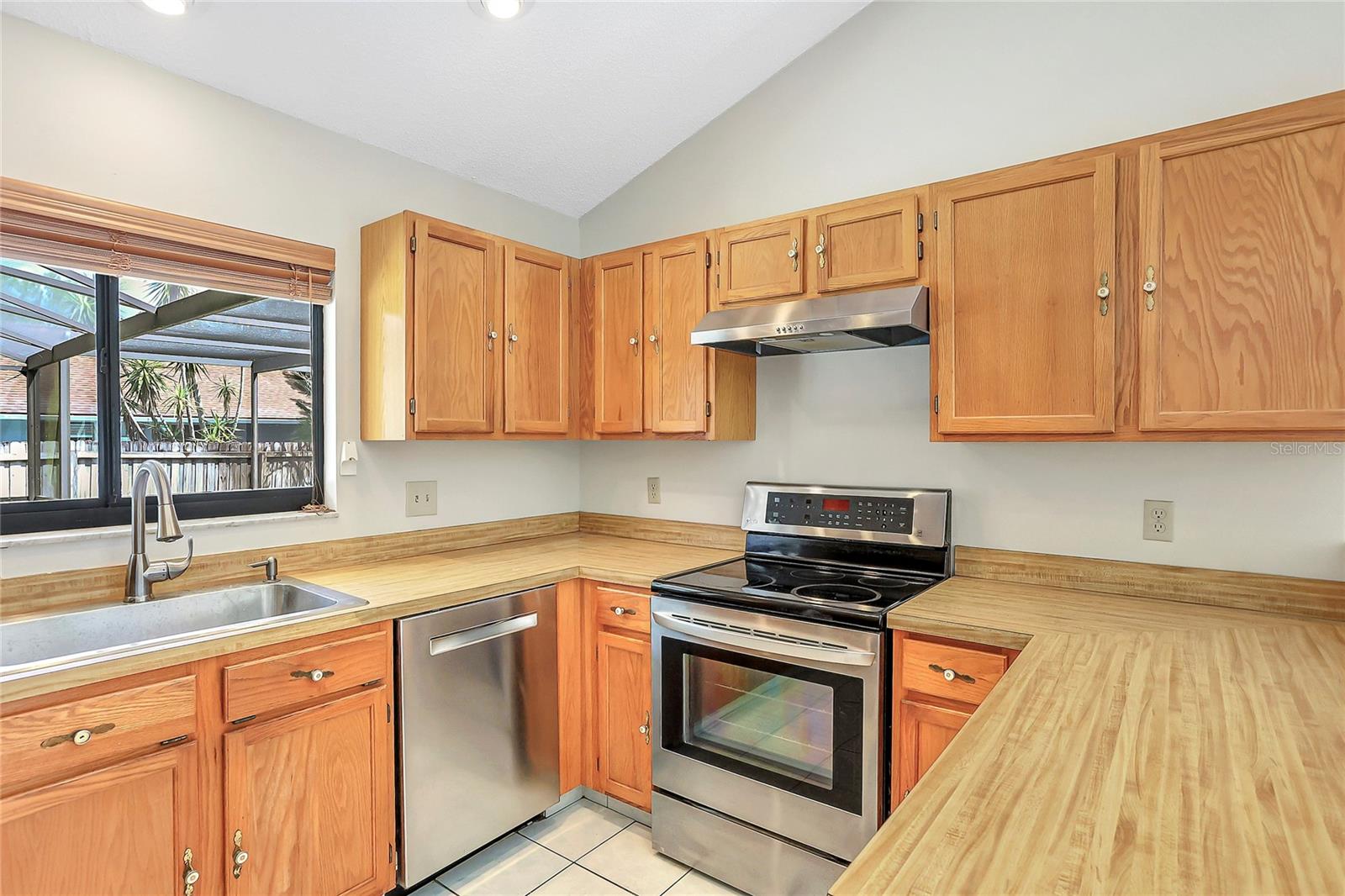 1072 WEAVER DRIVE