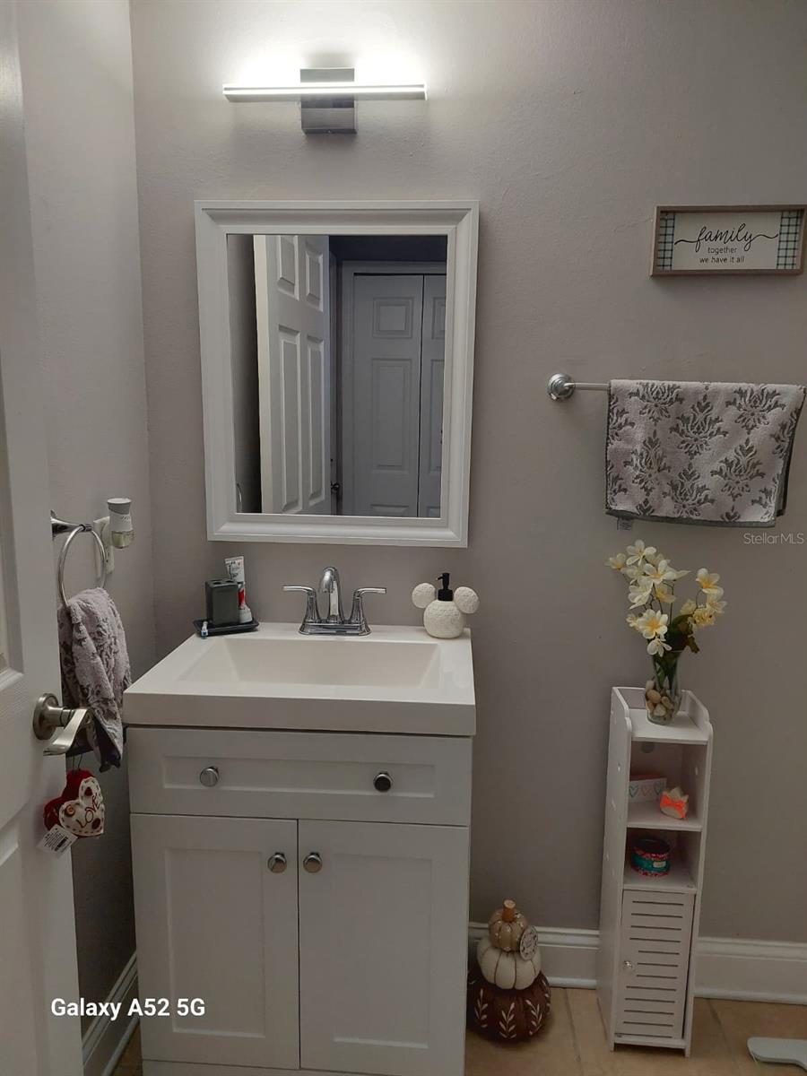 DEVON PLACE TWNHMS - Residential