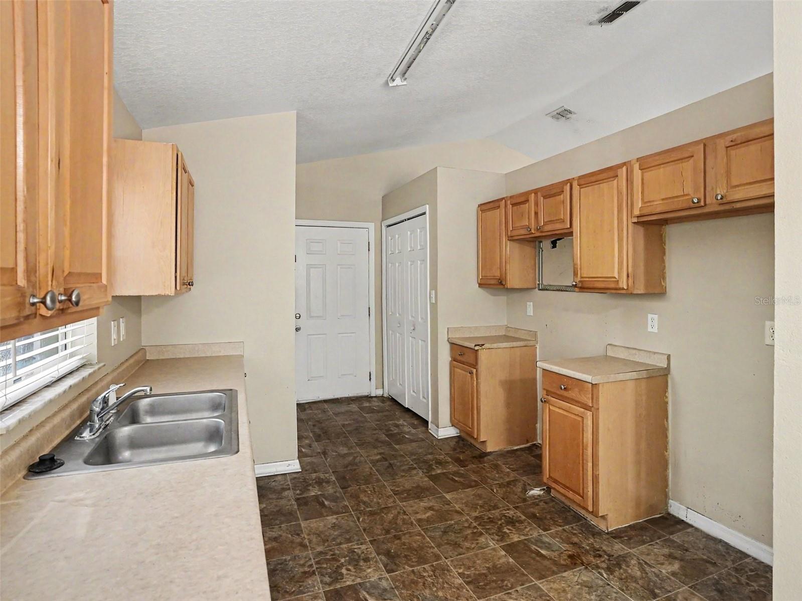 SIESTA HILLS FIRST ADD - Residential