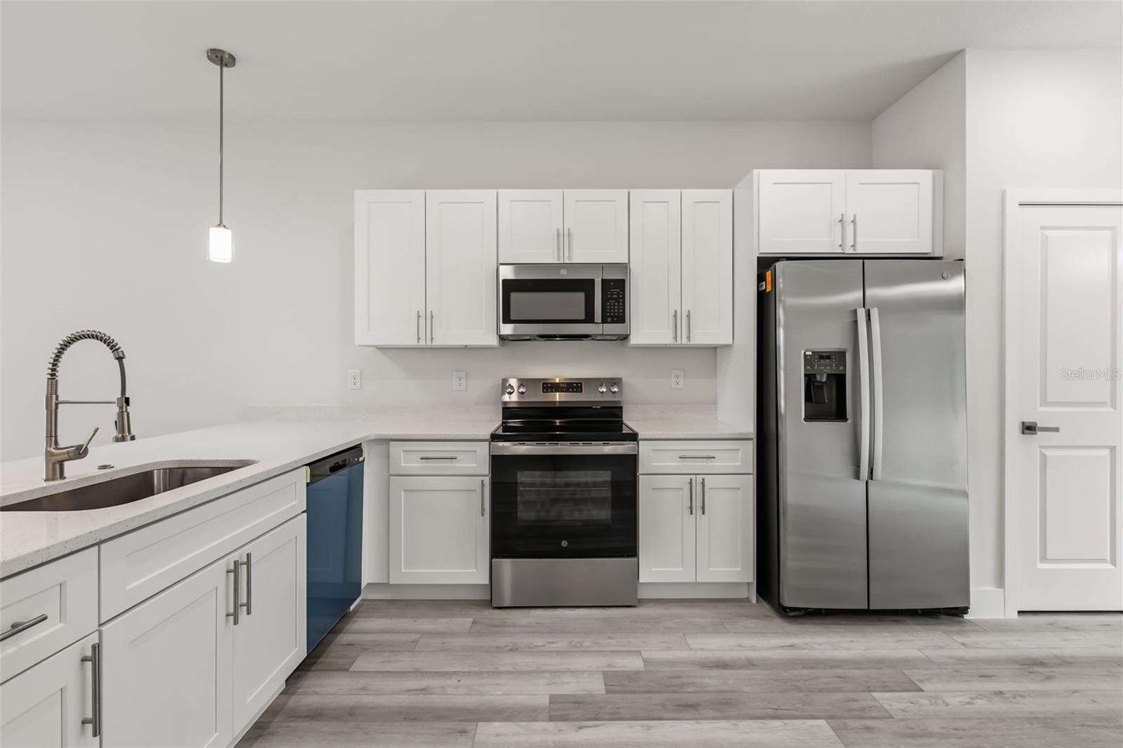 MARION OAKS UN 04 - Residential Lease