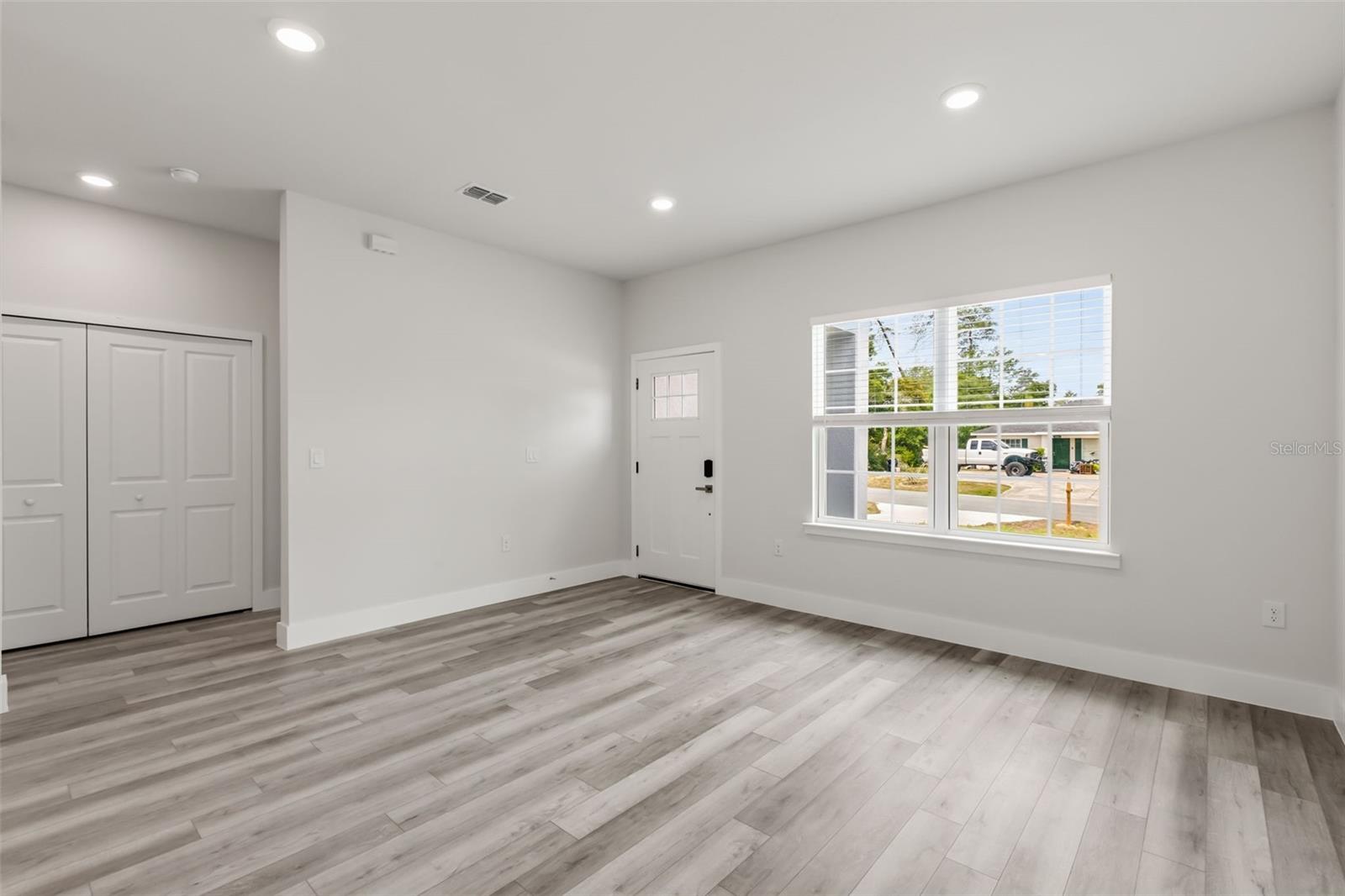 MARION OAKS UN 04 - Residential Lease