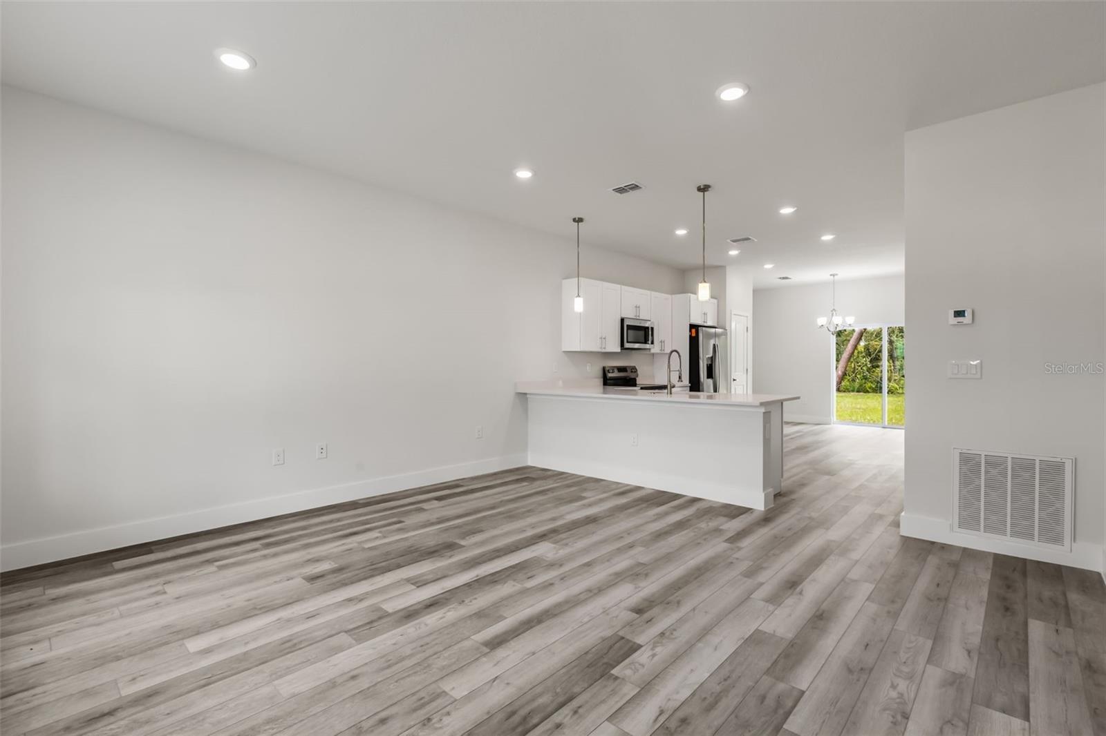 MARION OAKS UN 04 - Residential Lease