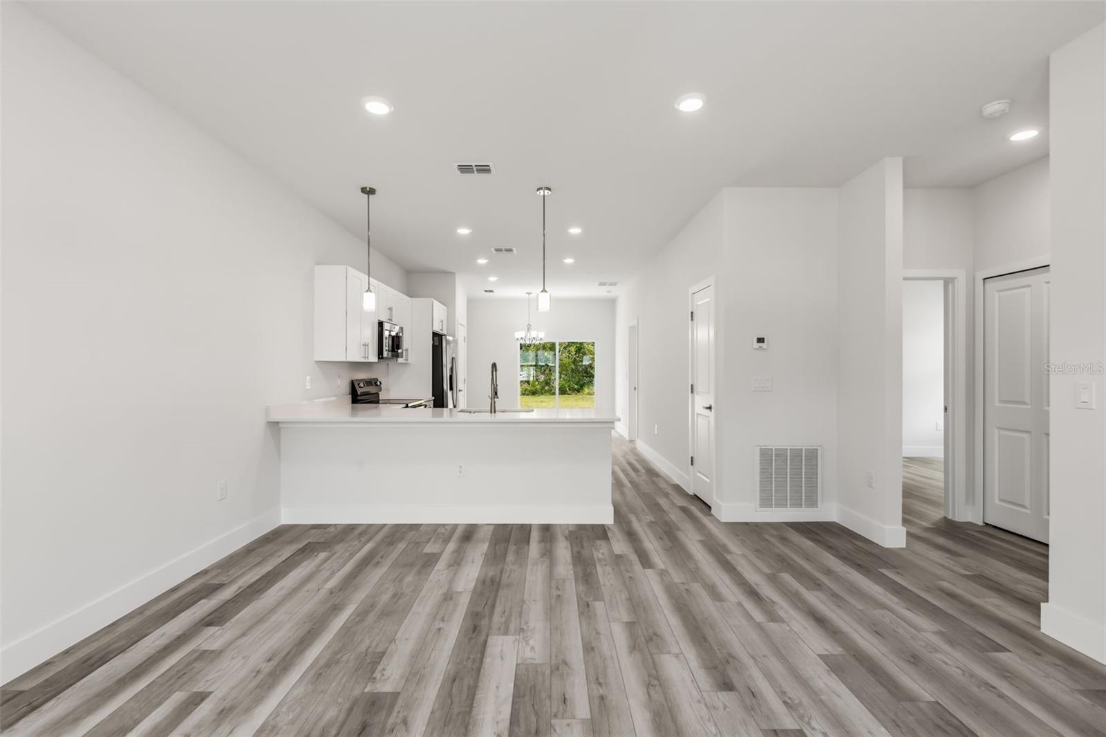 MARION OAKS UN 04 - Residential Lease