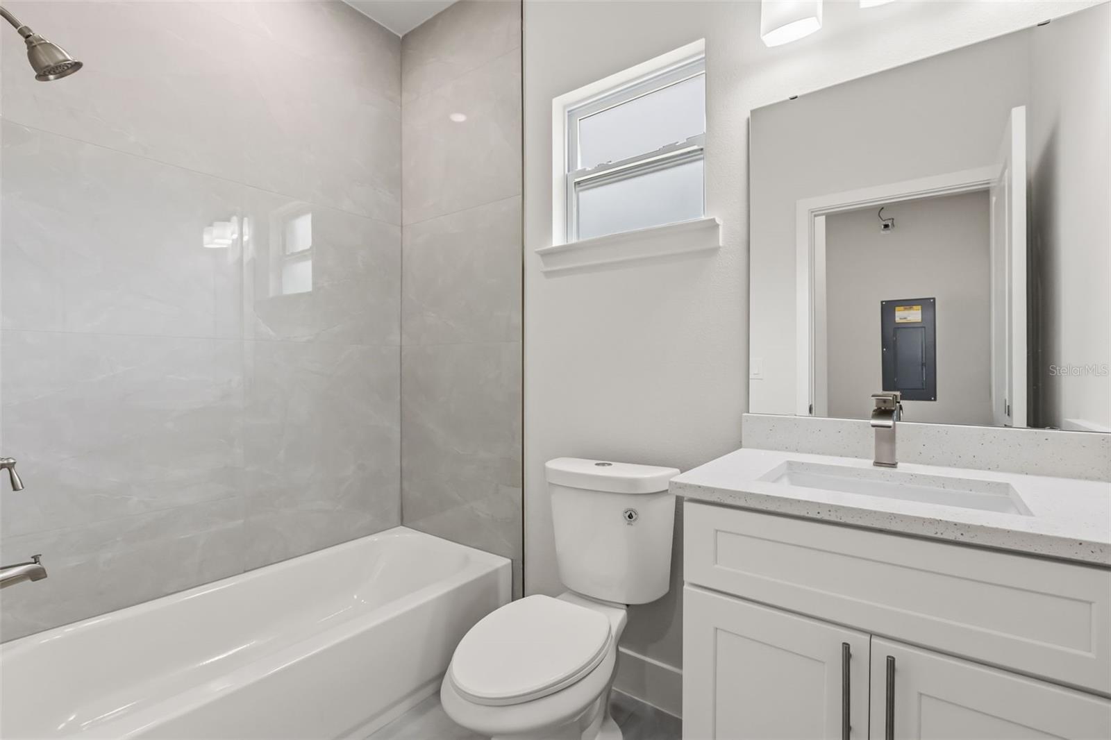 MARION OAKS UN 04 - Residential Lease
