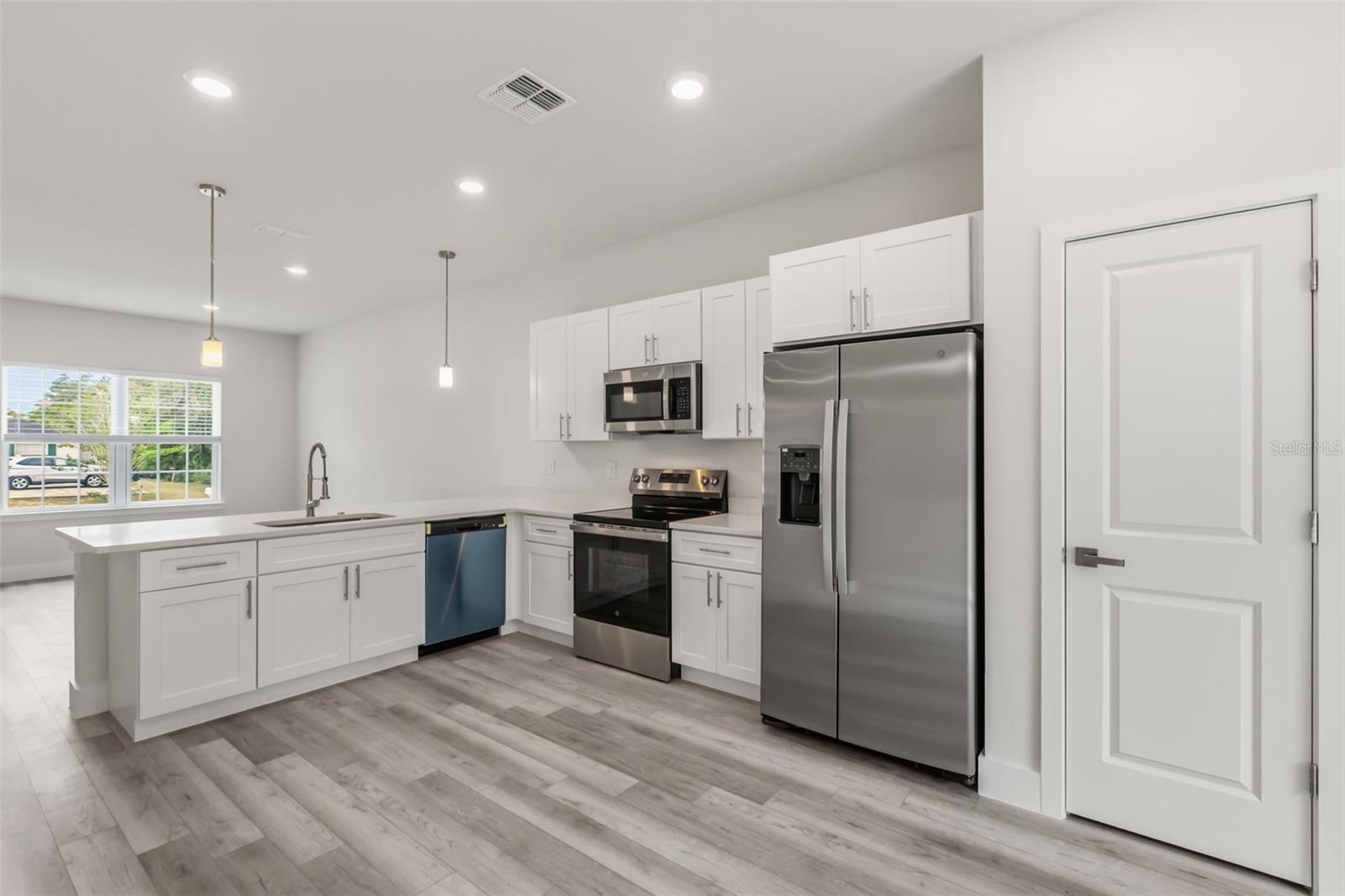 MARION OAKS UN 04 - Residential Lease