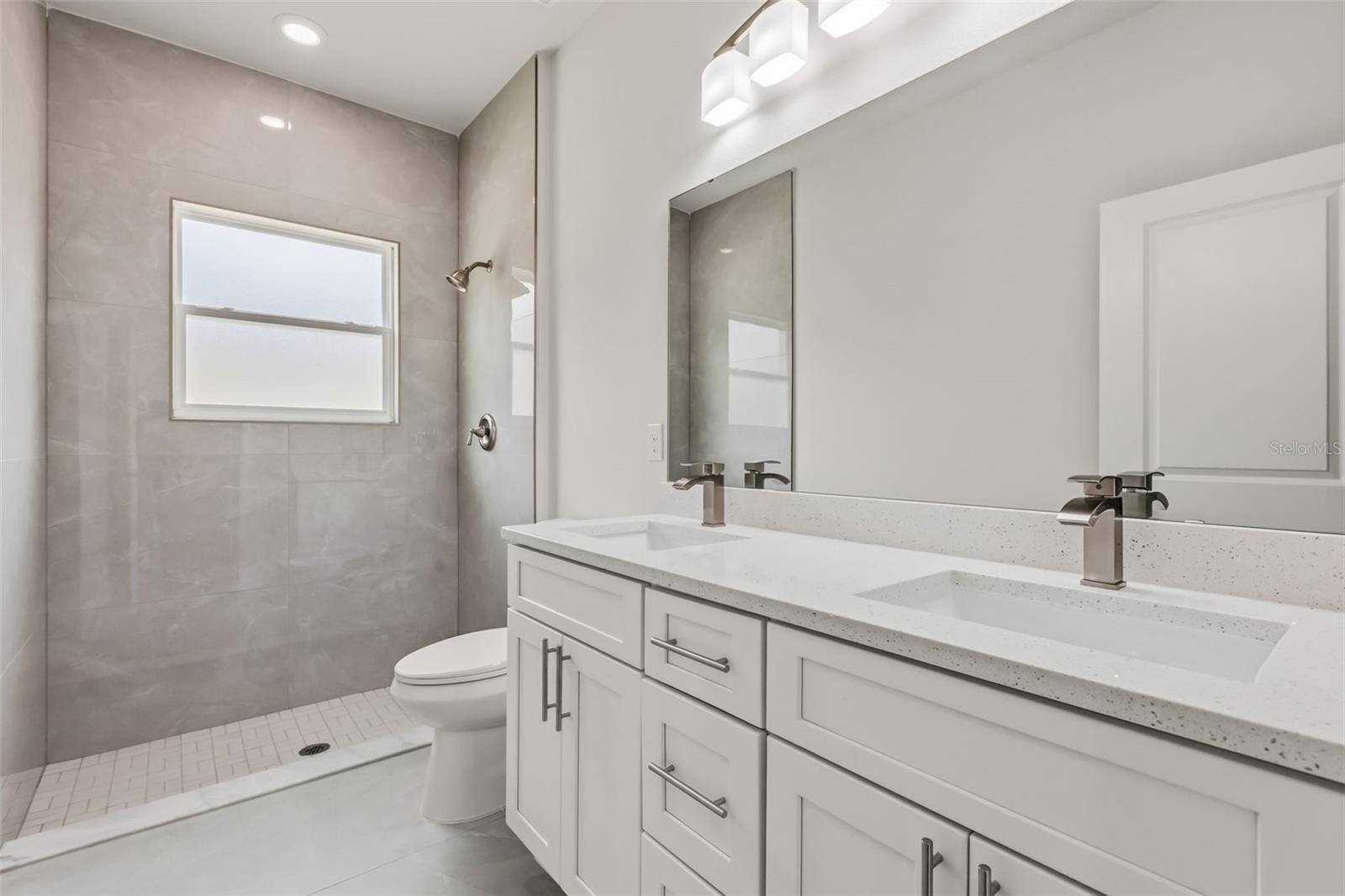 MARION OAKS UN 04 - Residential Lease