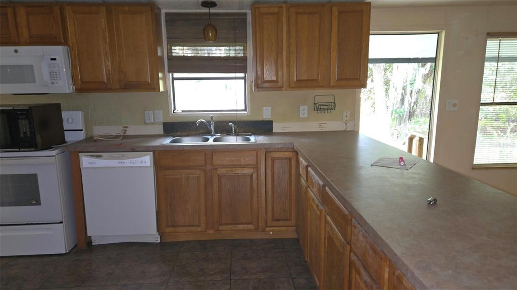 Photo of 18007 SE 90th Street, Ocklawaha, FL 32179 (MLS # OM733396)