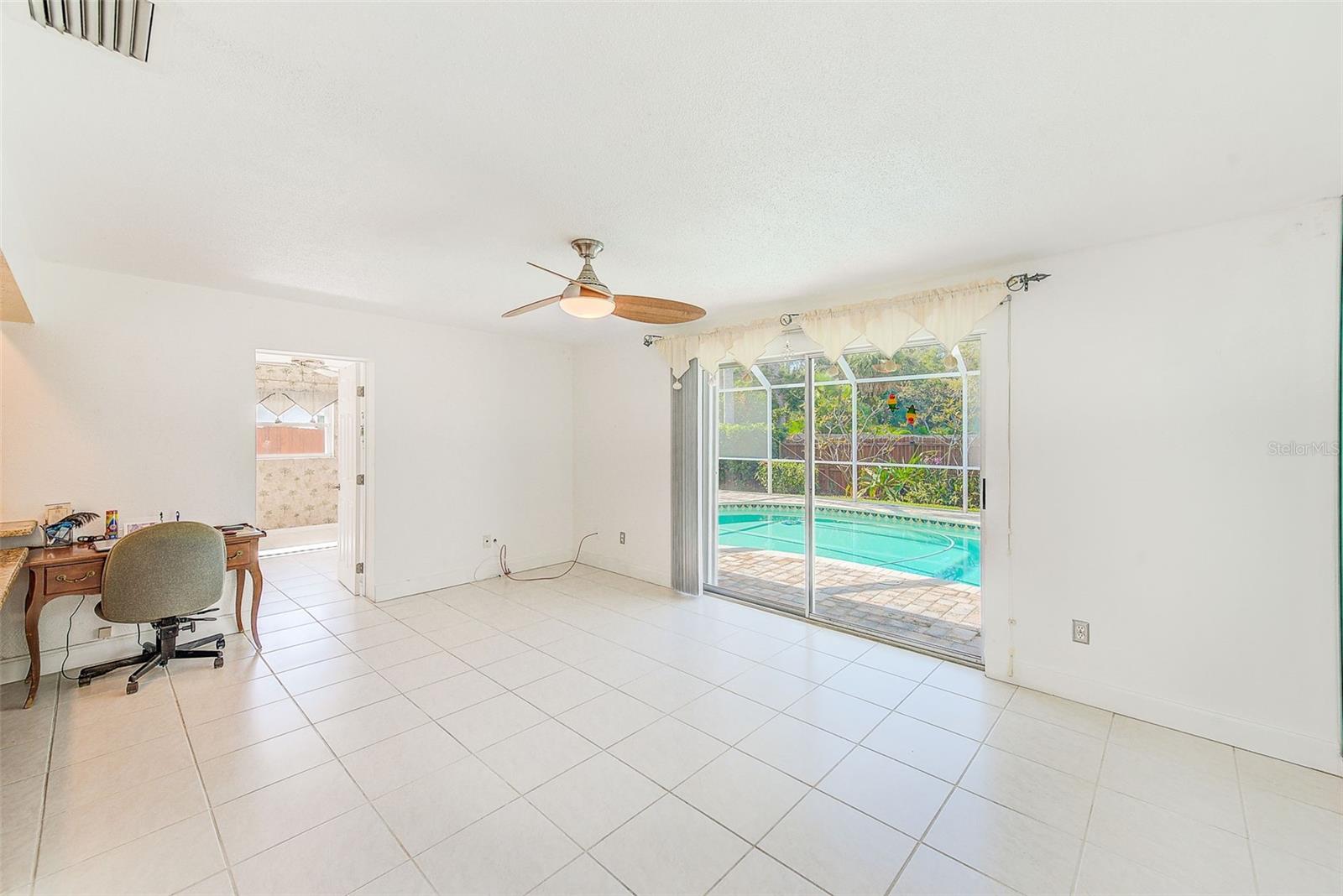 CANTERBURY CHASE - Residential