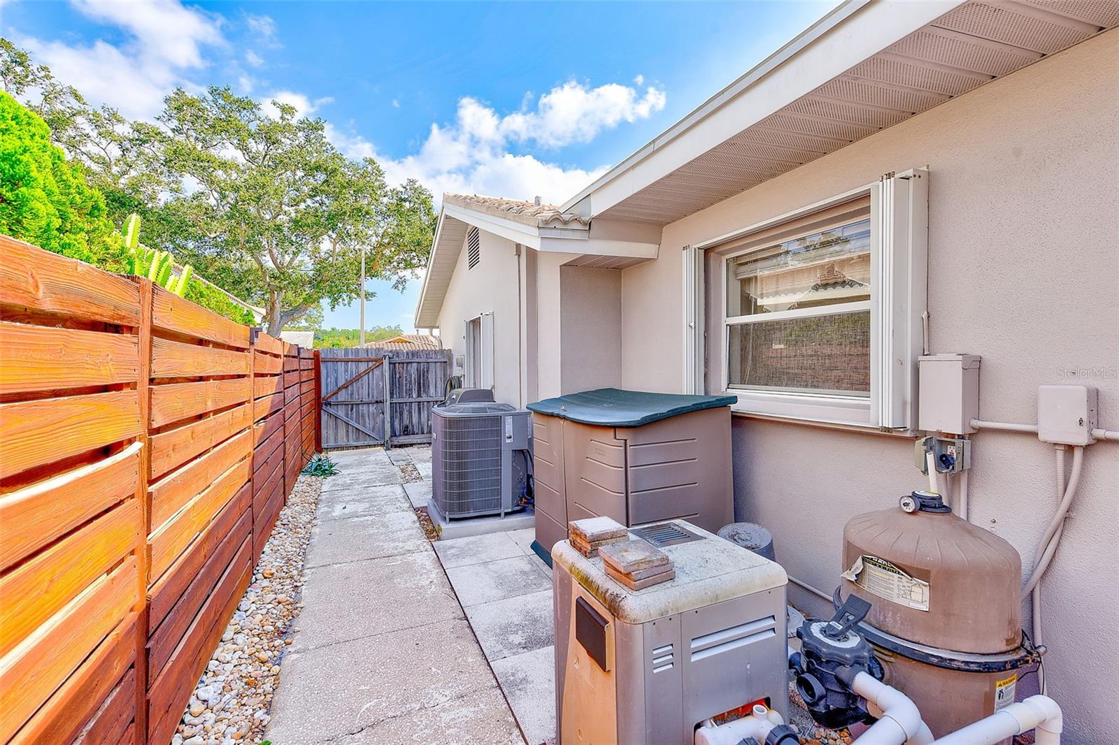 CANTERBURY CHASE - Residential