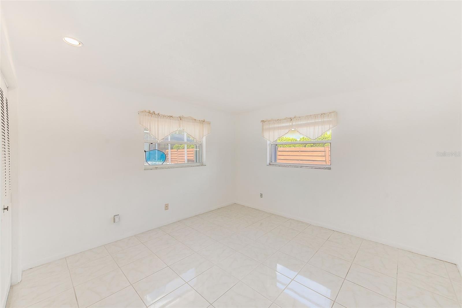 CANTERBURY CHASE - Residential