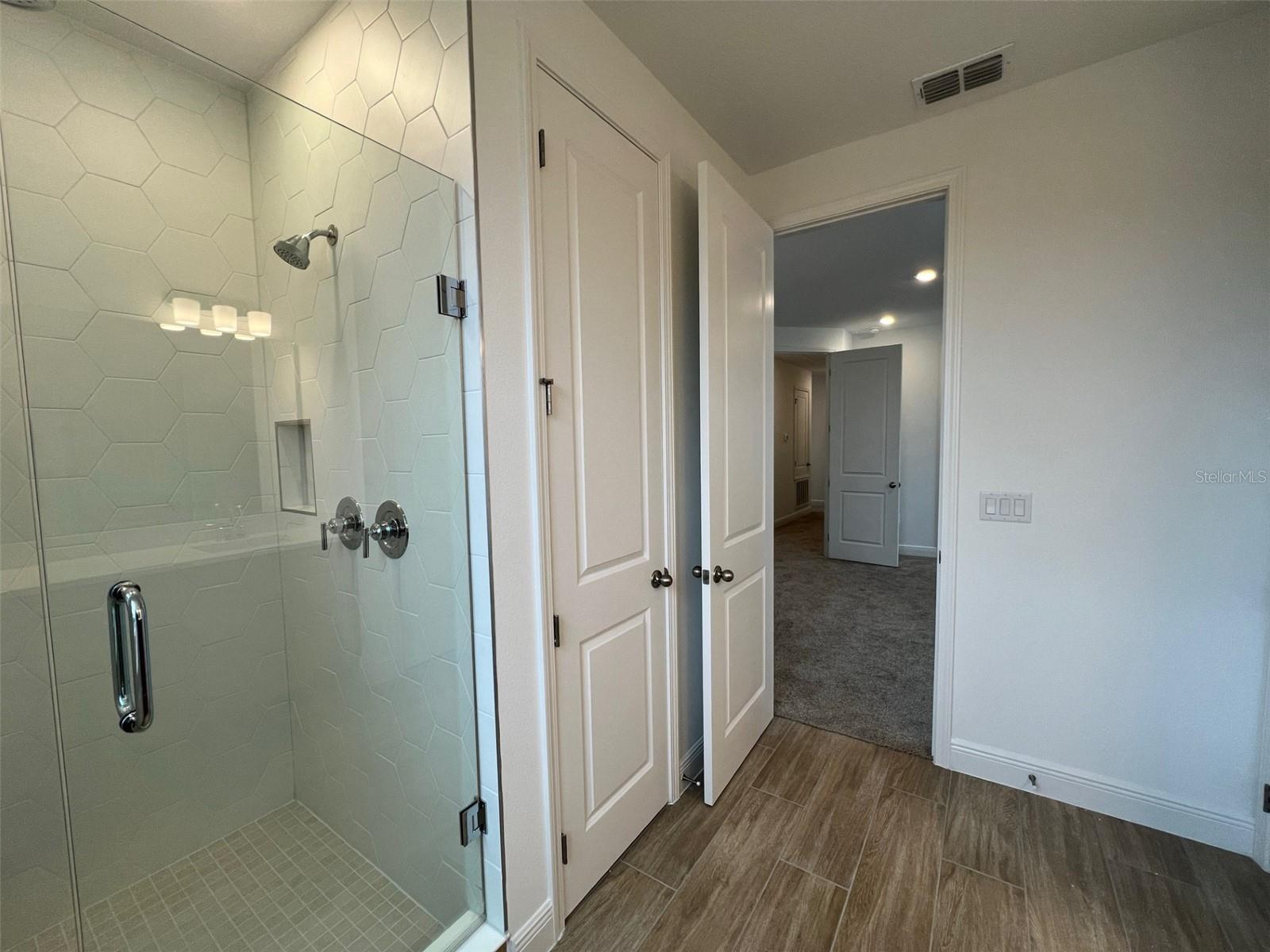 LAUREATE PARK - Residential Lease