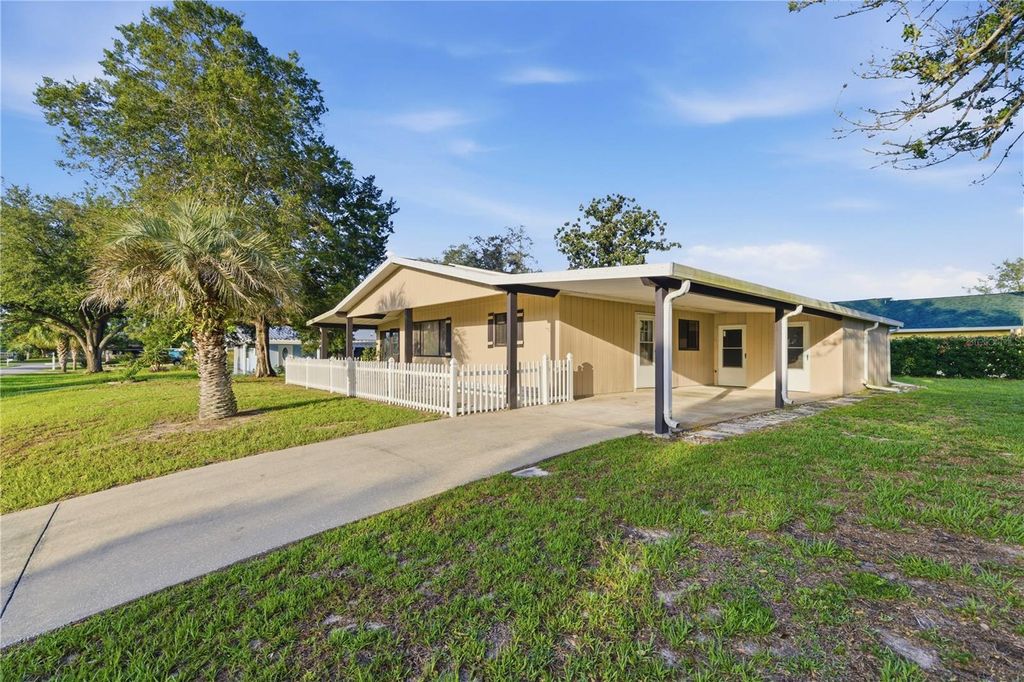 Photo of 10040 SW 98th Avenue, Ocala, FL 34481 (MLS # OM725355)