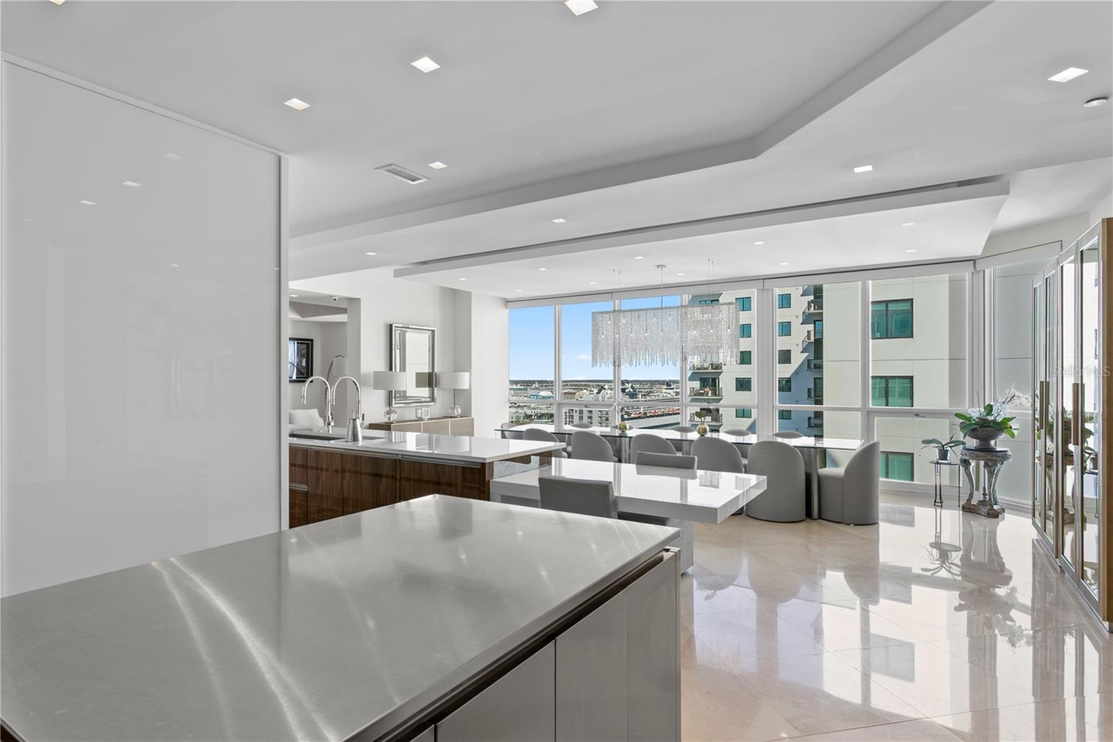 THE PLAZA HARBOUR ISLAND A CON - Residential