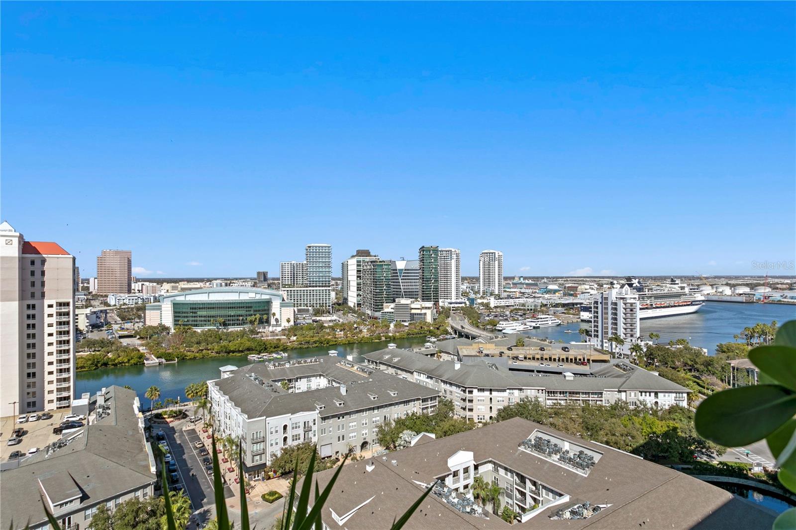 THE PLAZA HARBOUR ISLAND A CON - Residential