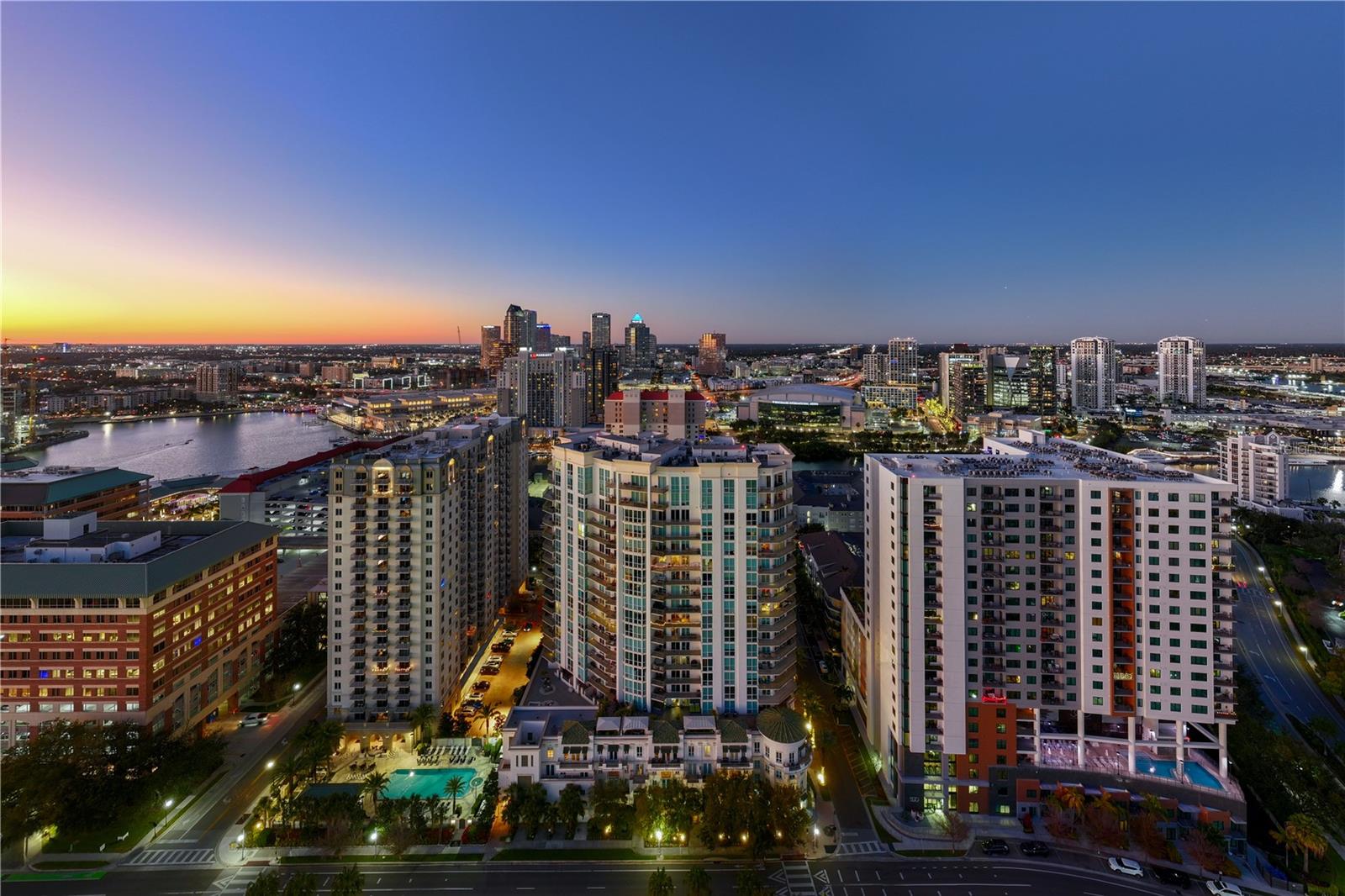 THE PLAZA HARBOUR ISLAND A CON - Residential