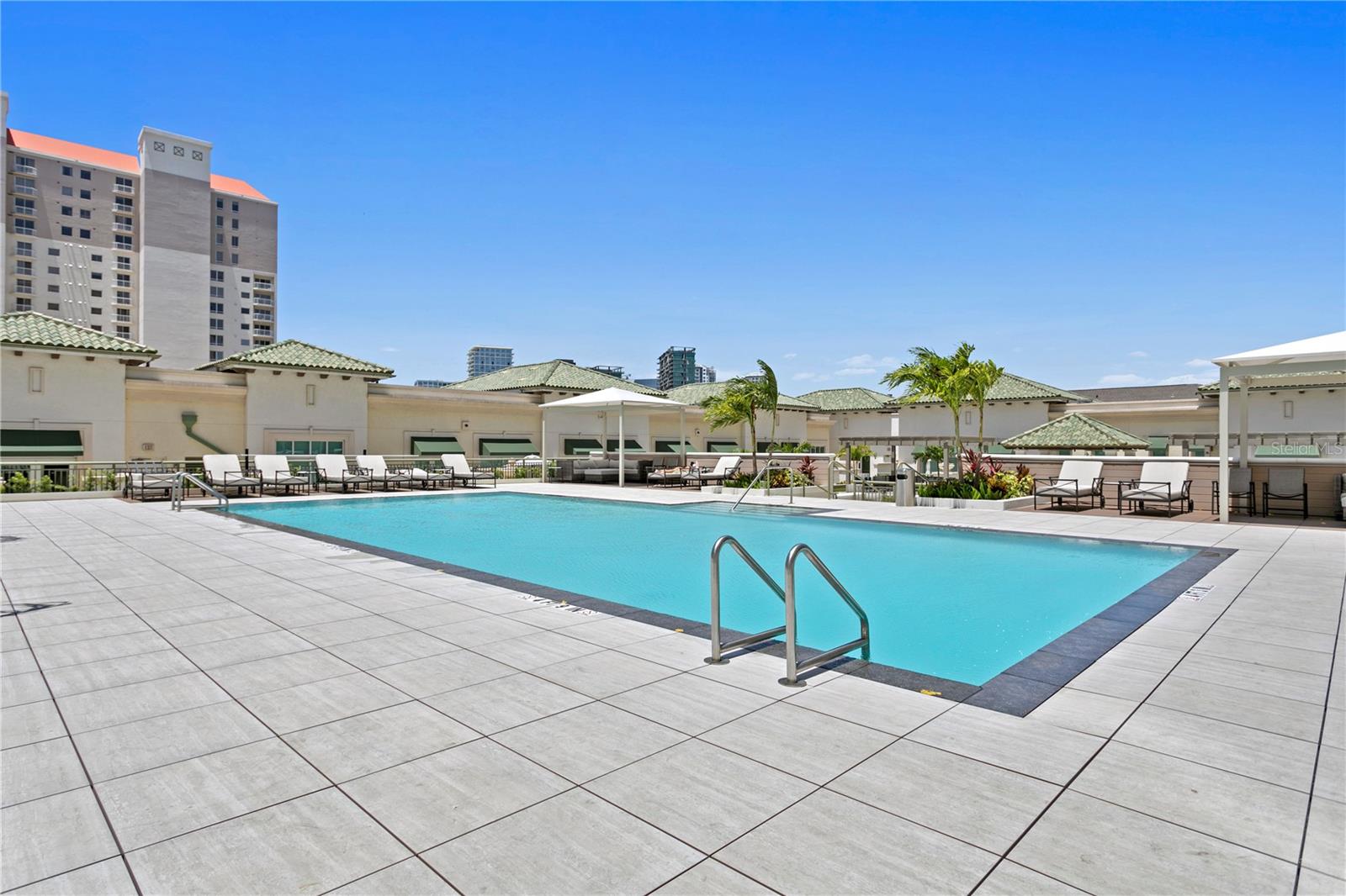 THE PLAZA HARBOUR ISLAND A CON - Residential