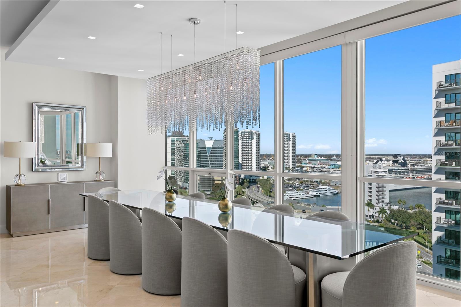 THE PLAZA HARBOUR ISLAND A CON - Residential