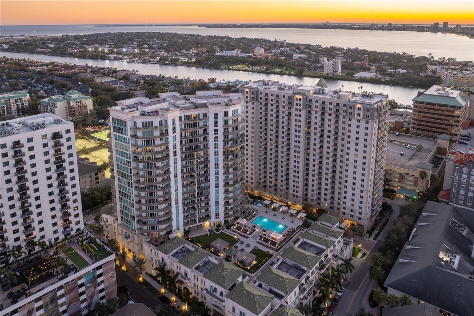 THE PLAZA HARBOUR ISLAND A CON - Residential