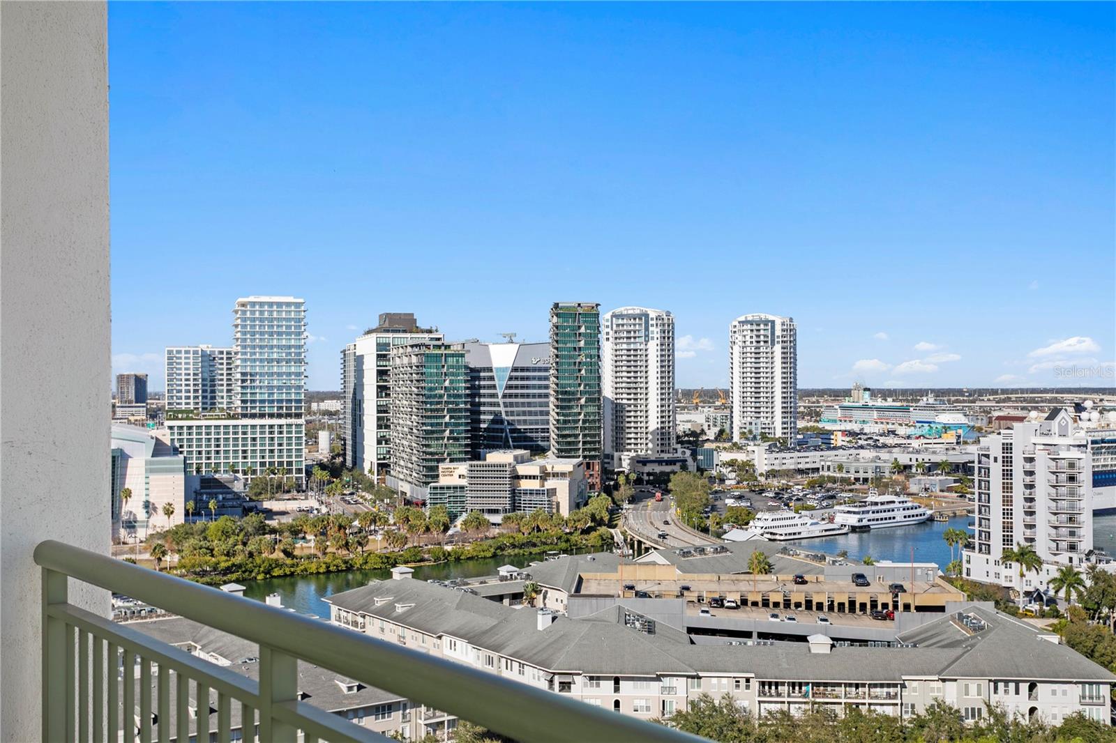 THE PLAZA HARBOUR ISLAND A CON - Residential