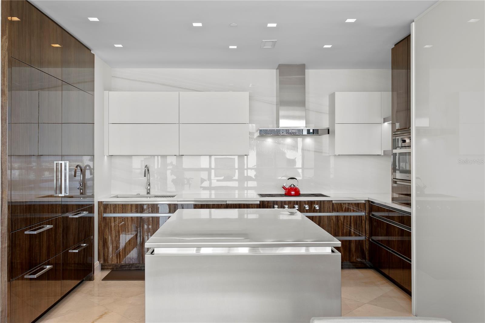 THE PLAZA HARBOUR ISLAND A CON - Residential