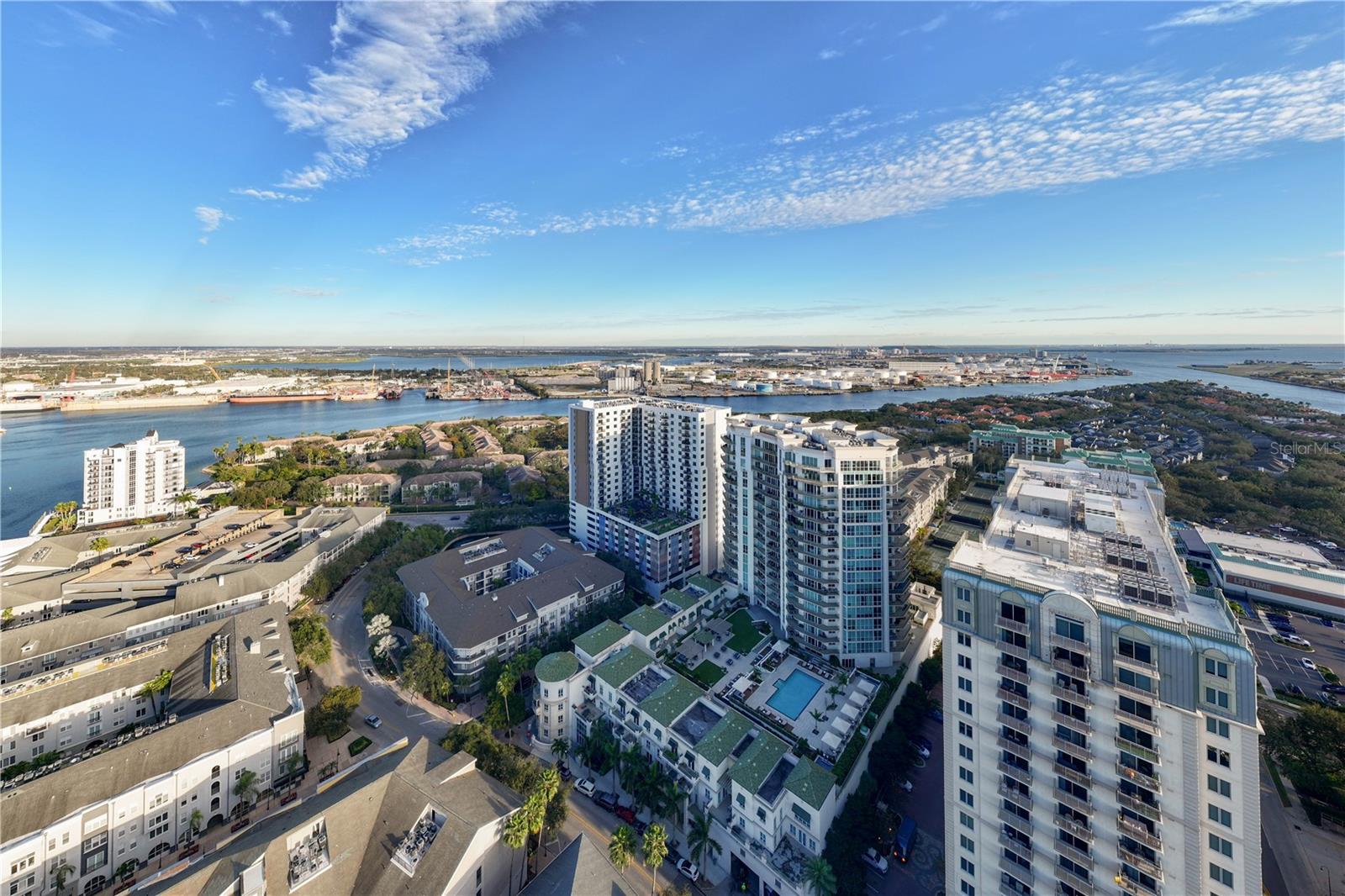 THE PLAZA HARBOUR ISLAND A CON - Residential