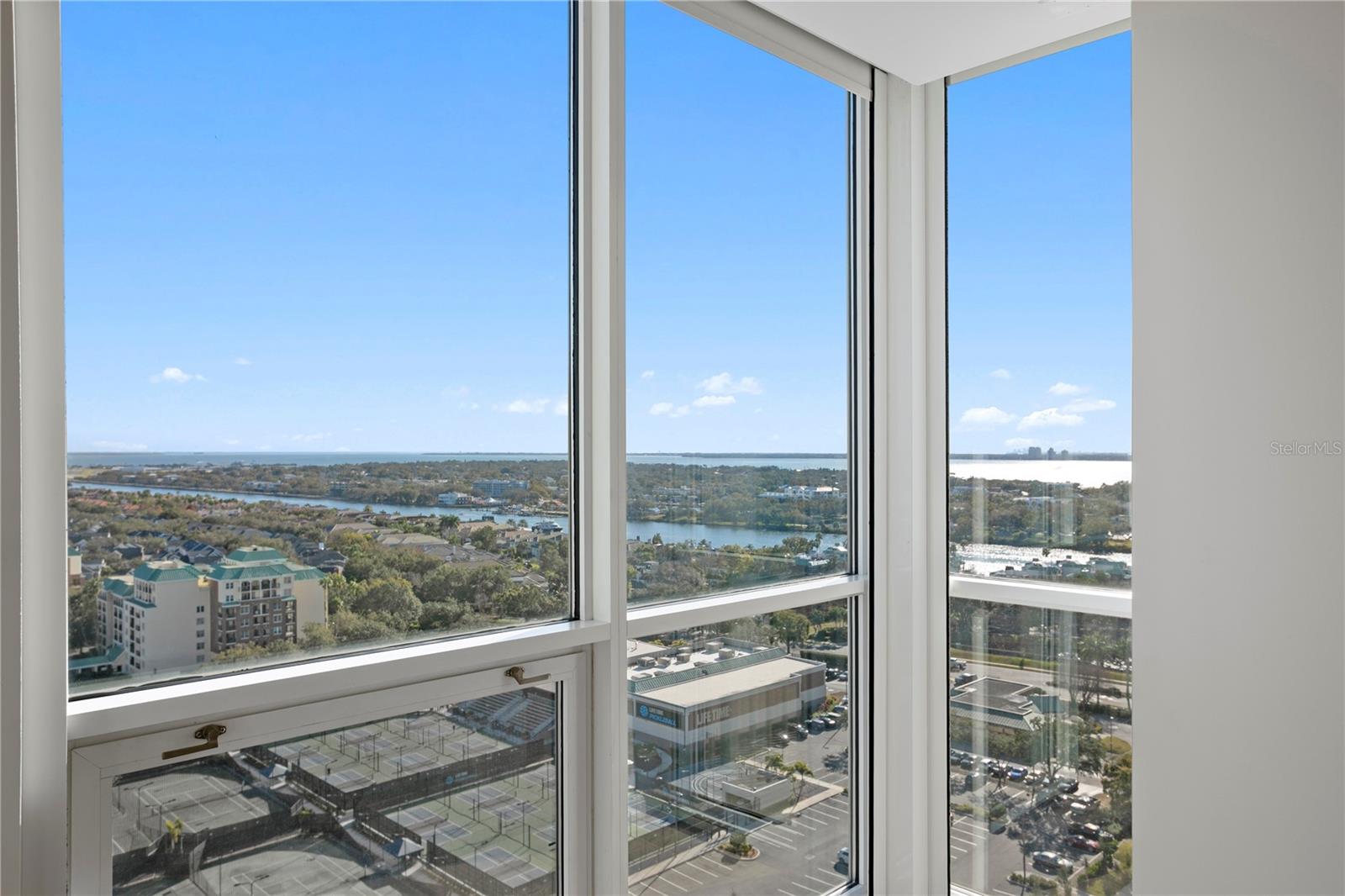 THE PLAZA HARBOUR ISLAND A CON - Residential