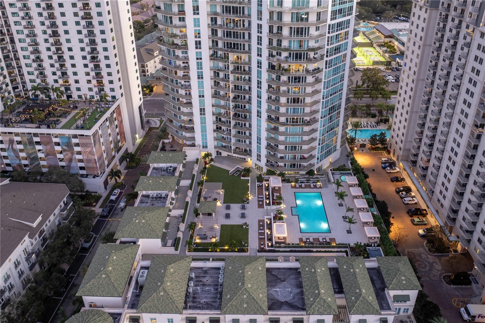 THE PLAZA HARBOUR ISLAND A CON - Residential