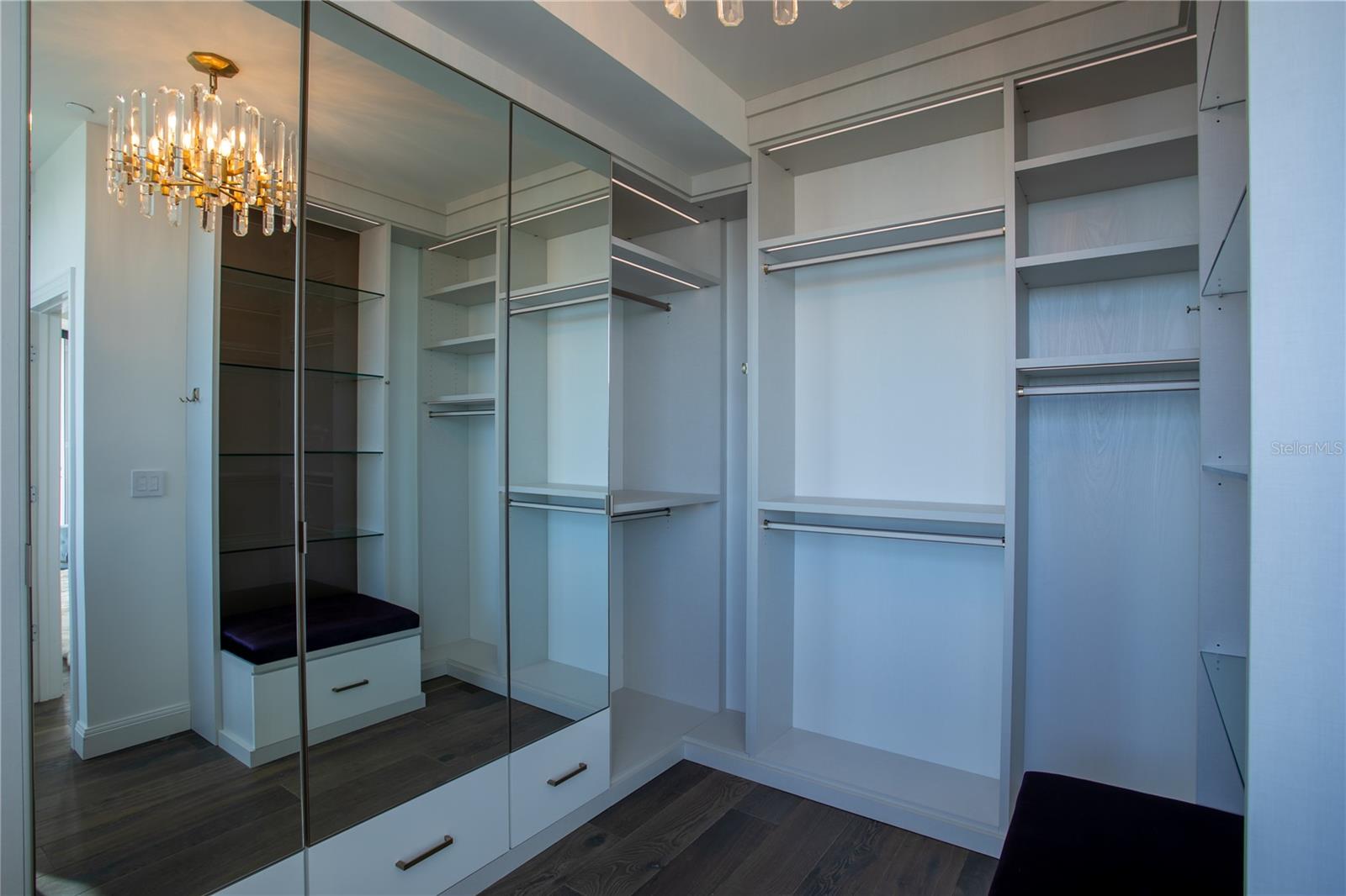 THE PLAZA HARBOUR ISLAND A CON - Residential