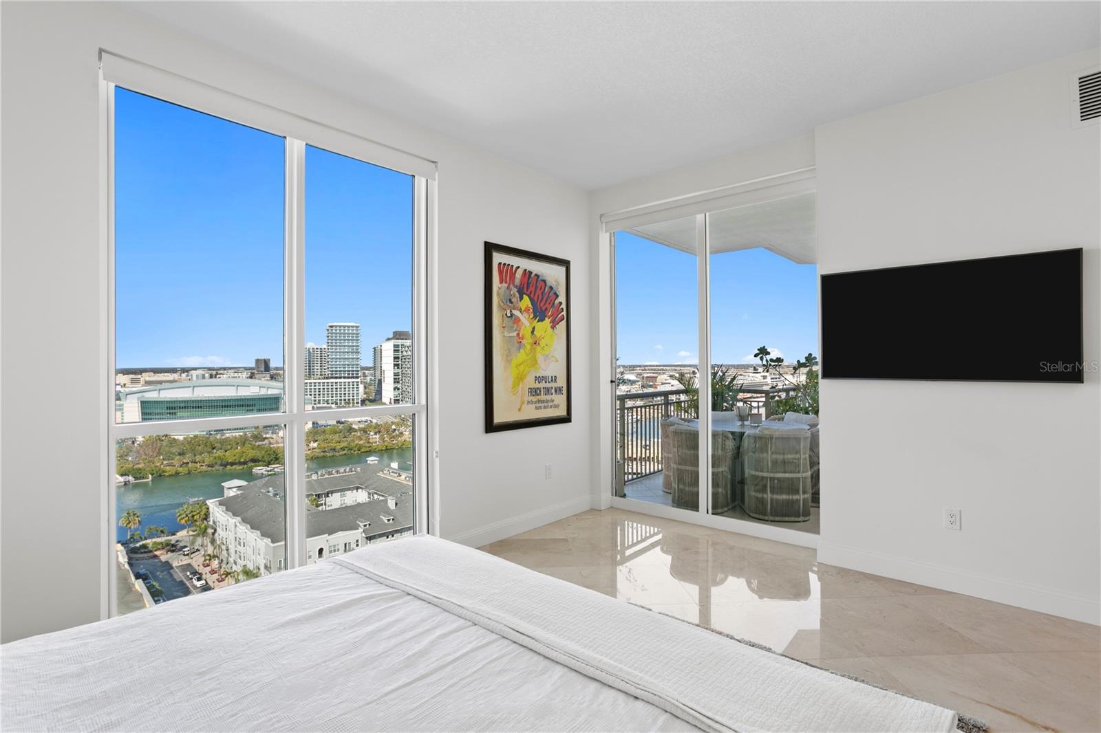 THE PLAZA HARBOUR ISLAND A CON - Residential