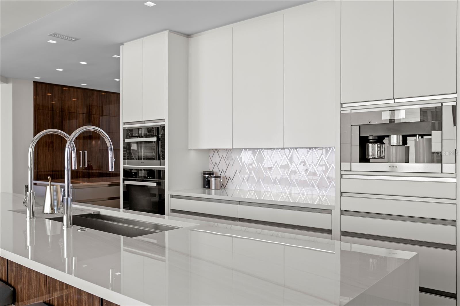 THE PLAZA HARBOUR ISLAND A CON - Residential