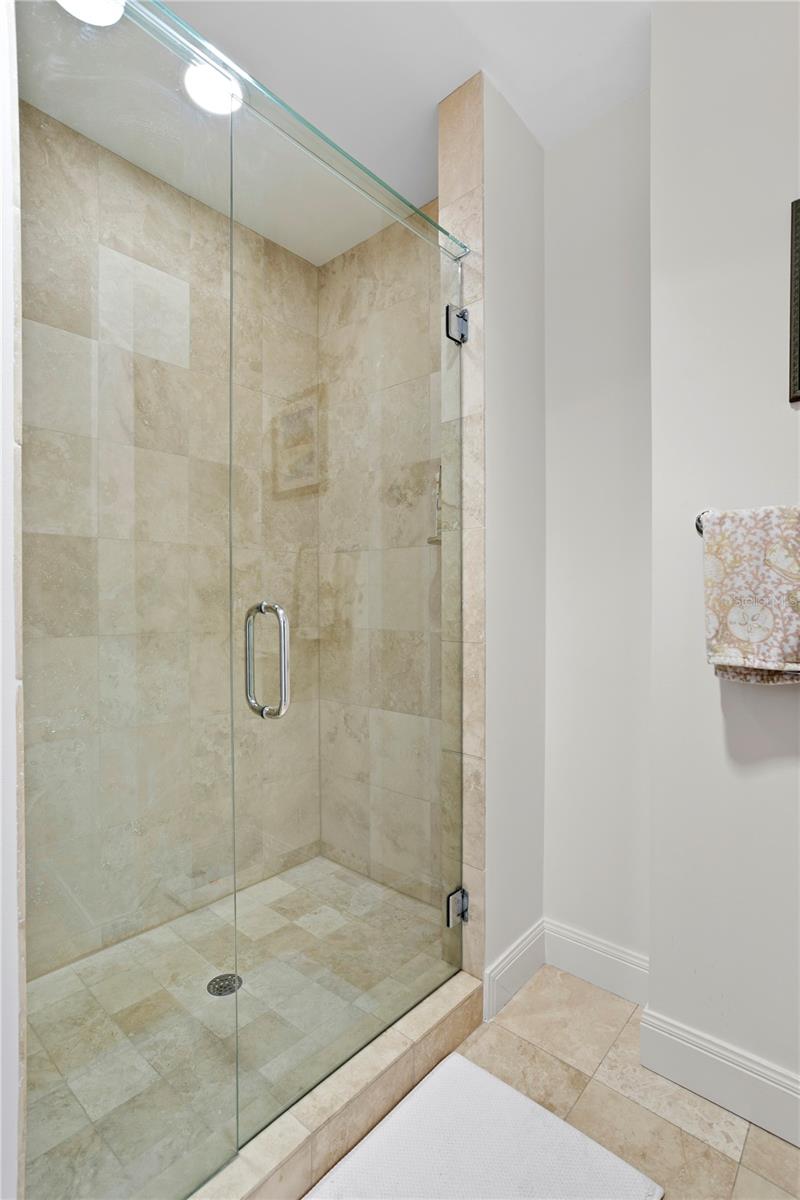 THE PLAZA HARBOUR ISLAND A CON - Residential