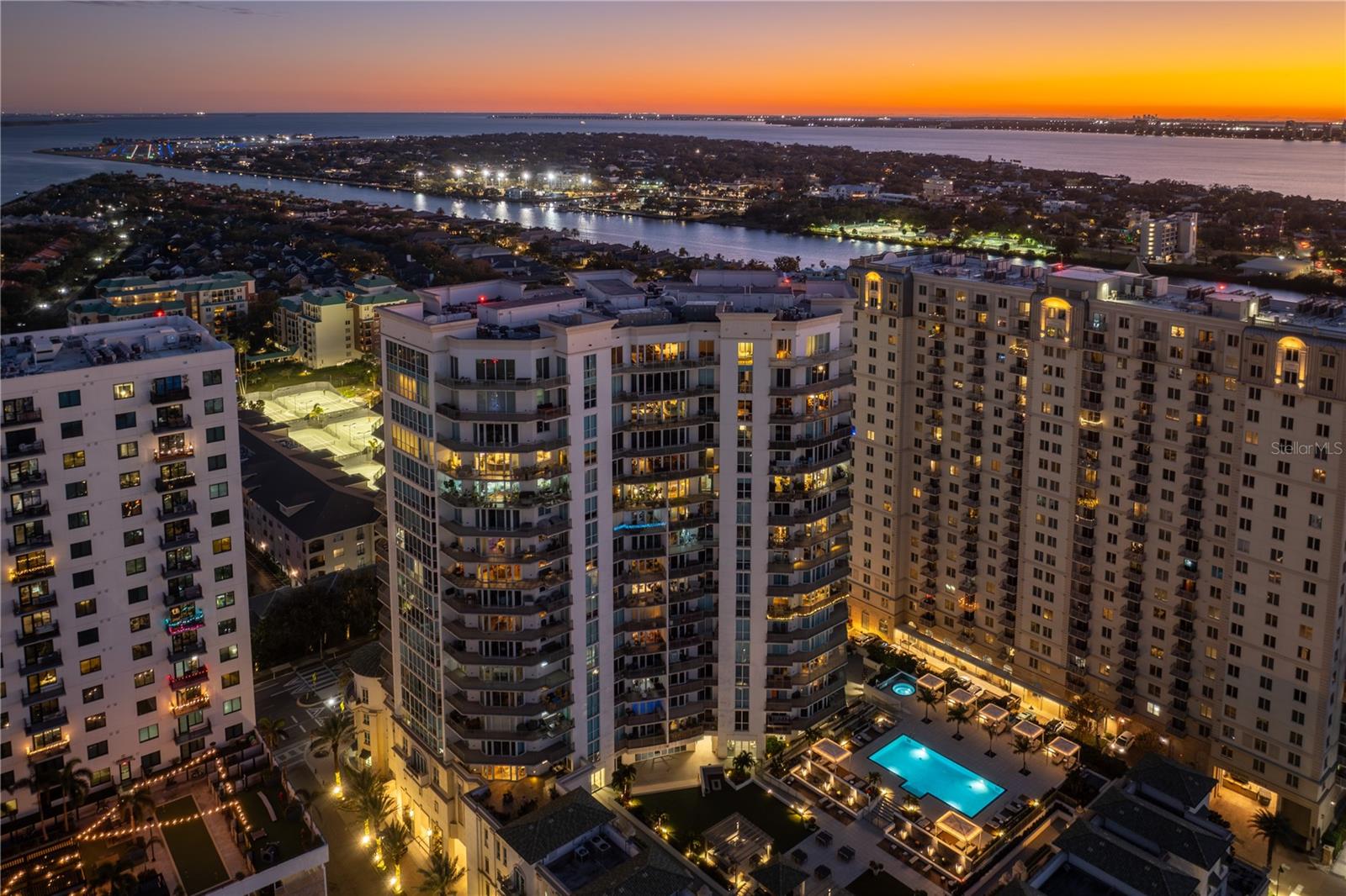 THE PLAZA HARBOUR ISLAND A CON - Residential