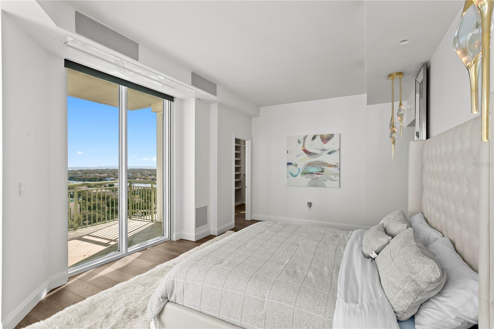 THE PLAZA HARBOUR ISLAND A CON - Residential