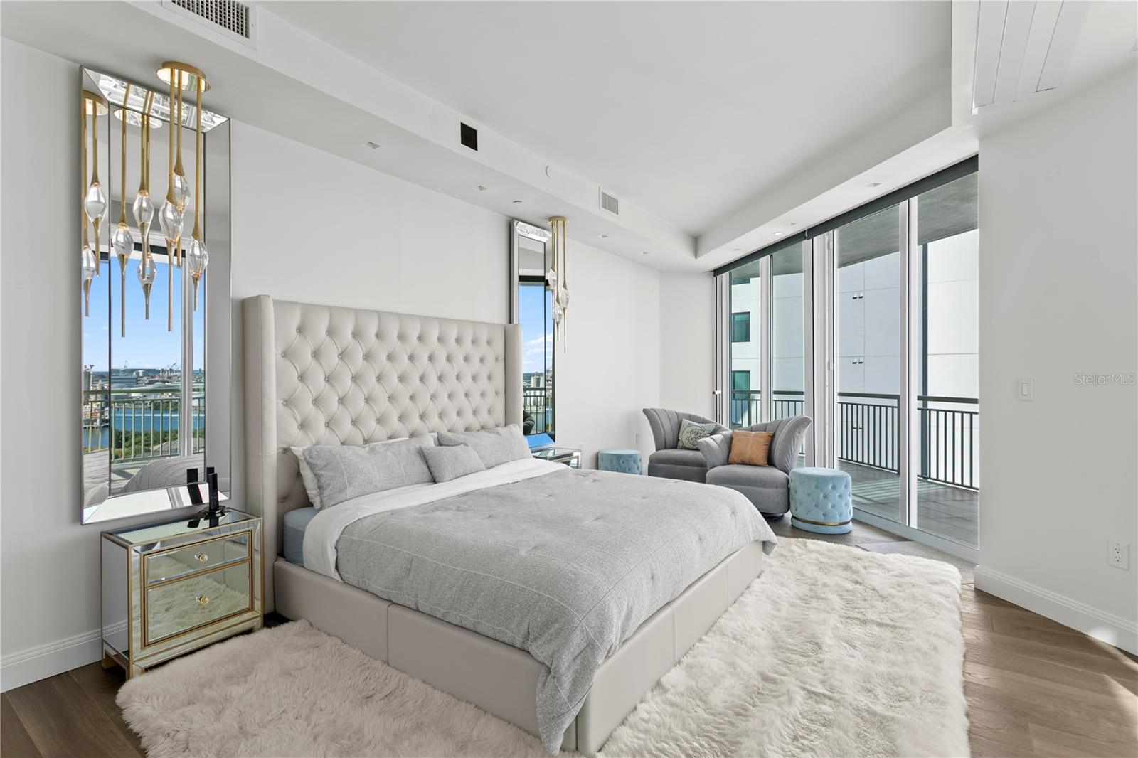 THE PLAZA HARBOUR ISLAND A CON - Residential