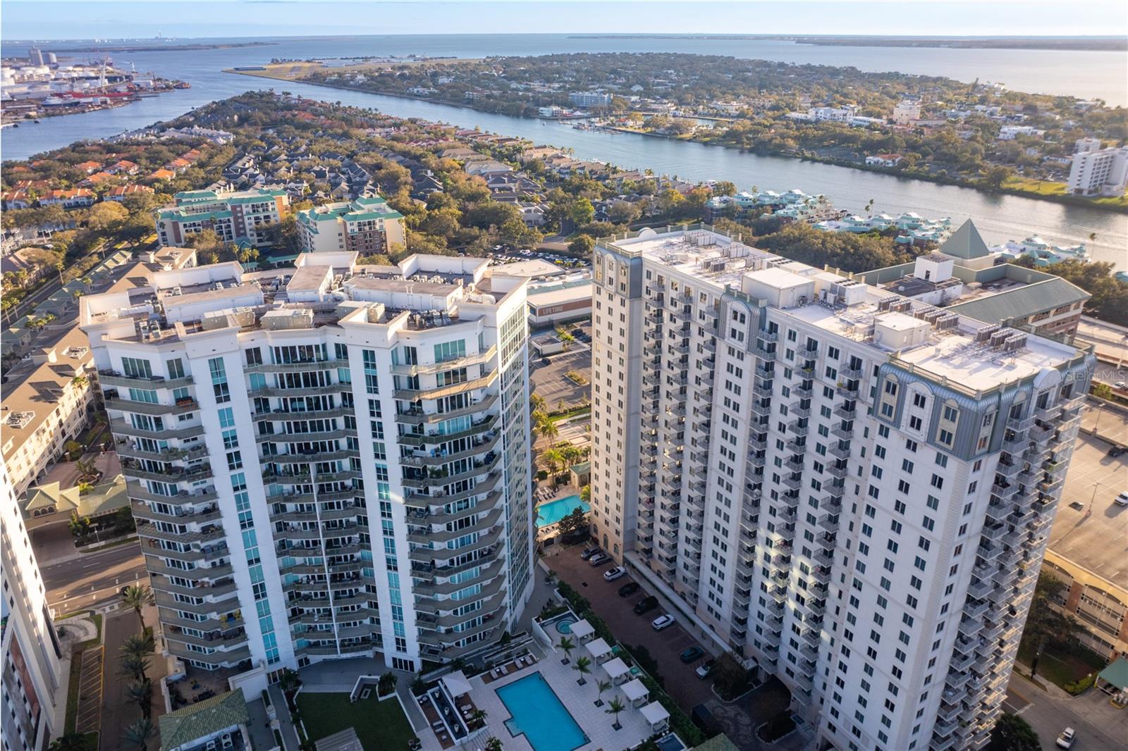 THE PLAZA HARBOUR ISLAND A CON - Residential