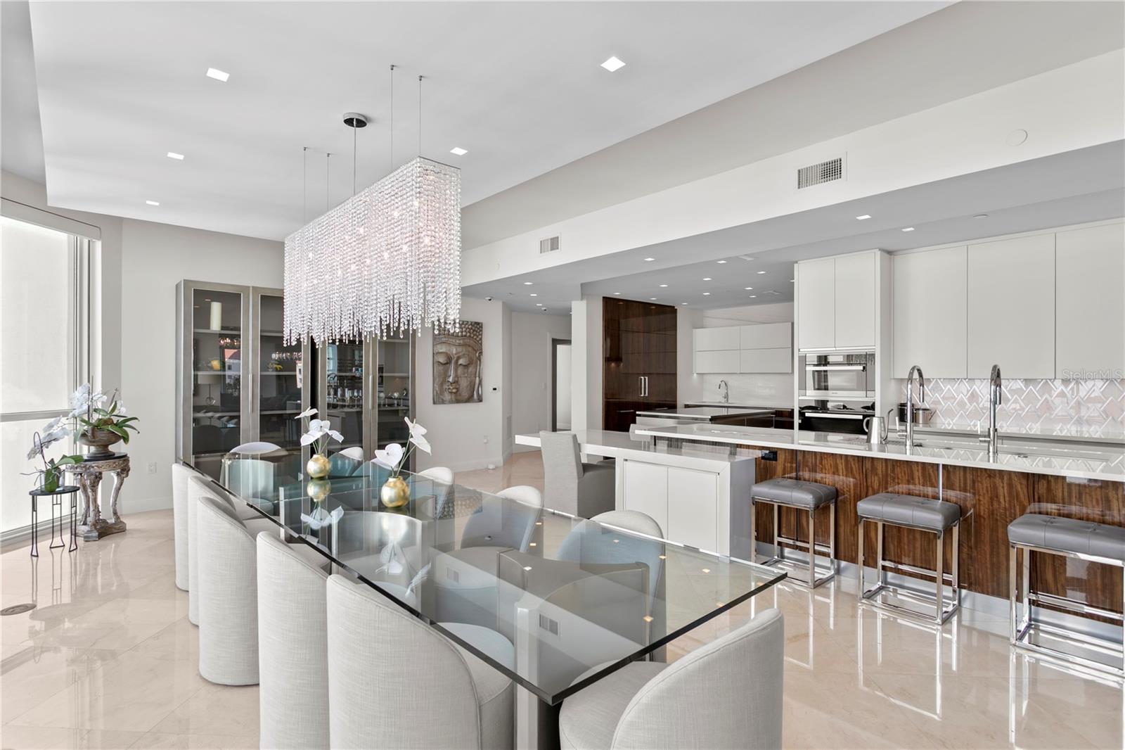 THE PLAZA HARBOUR ISLAND A CON - Residential