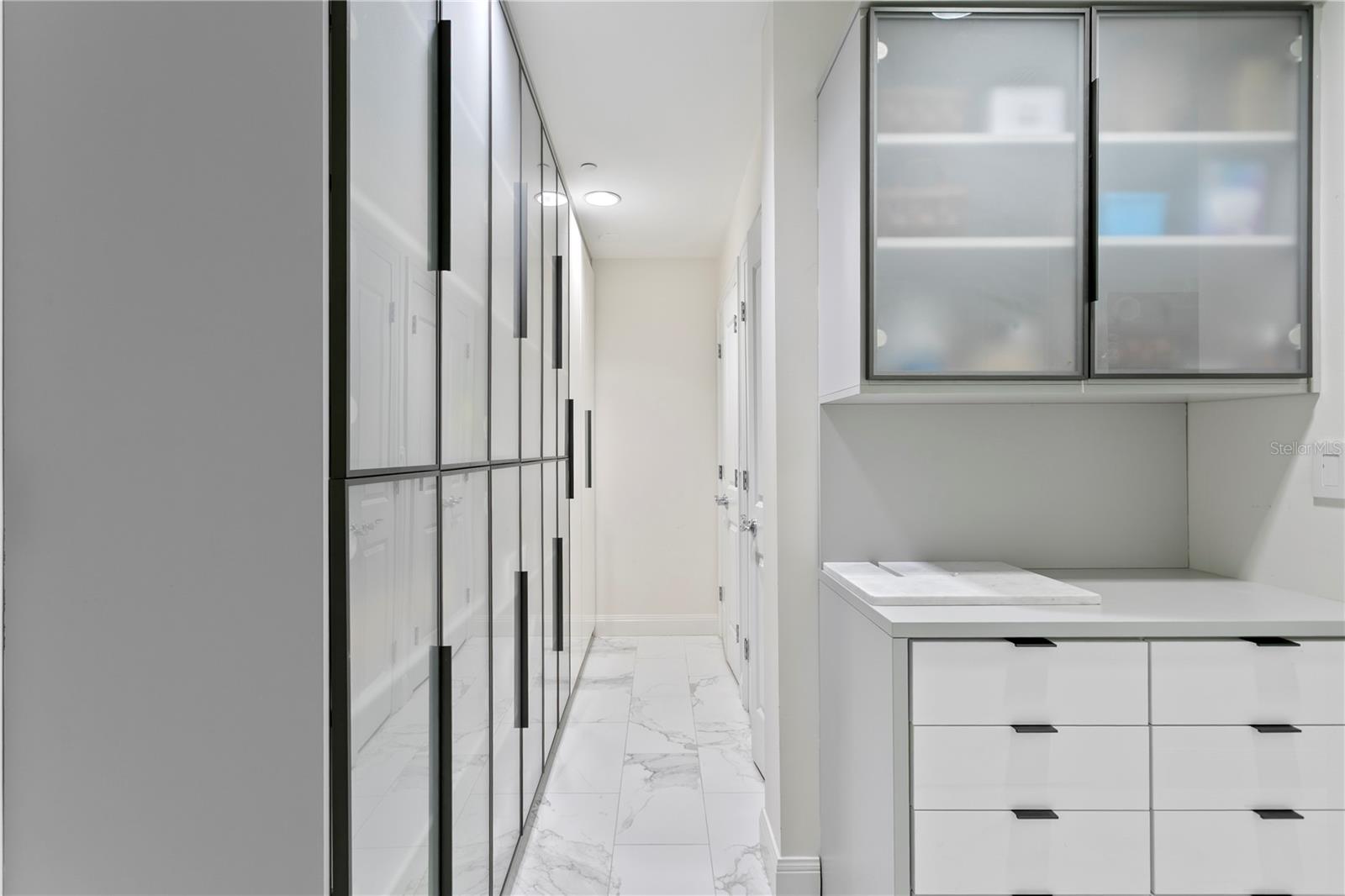 THE PLAZA HARBOUR ISLAND A CON - Residential