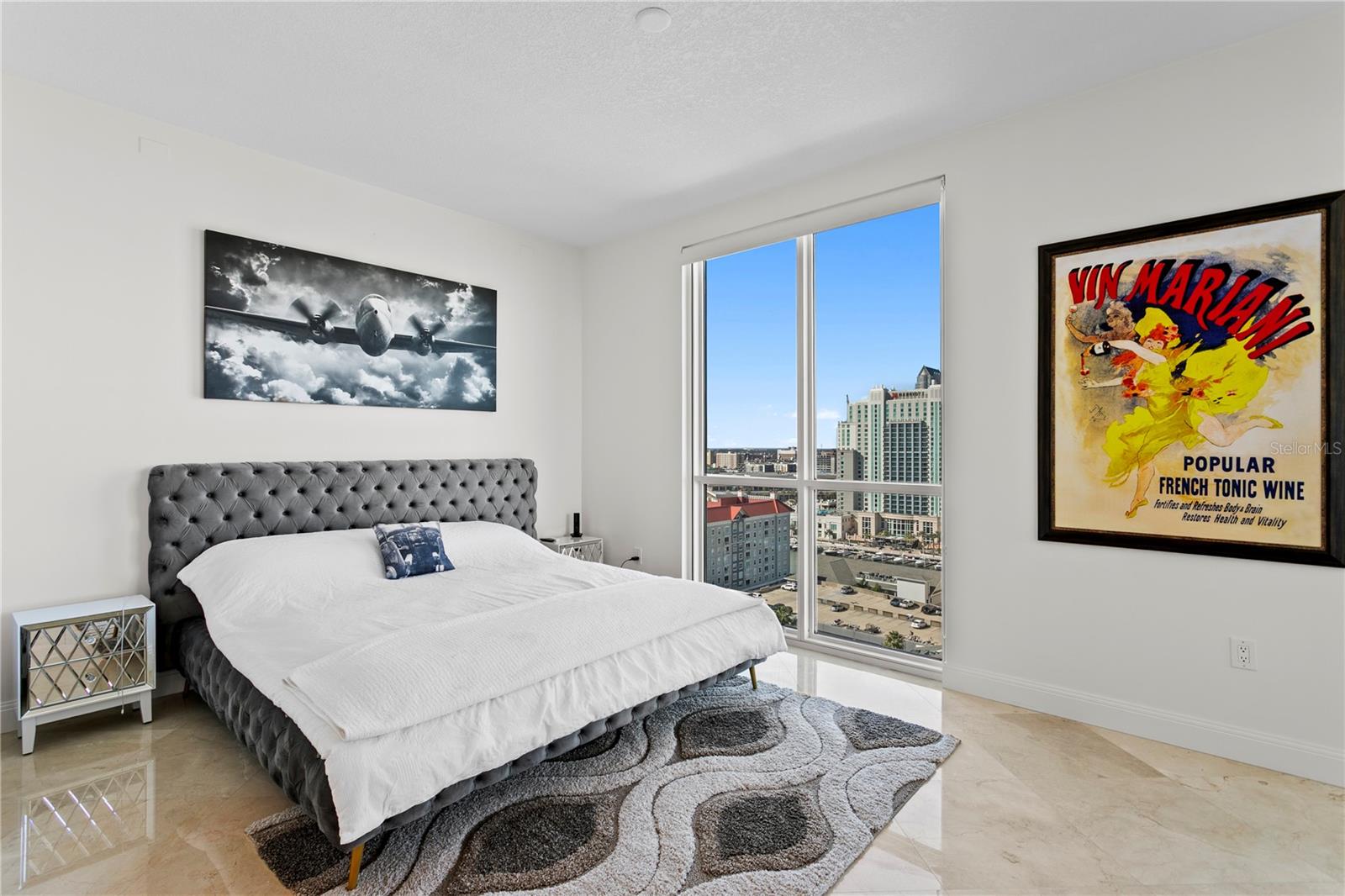 THE PLAZA HARBOUR ISLAND A CON - Residential