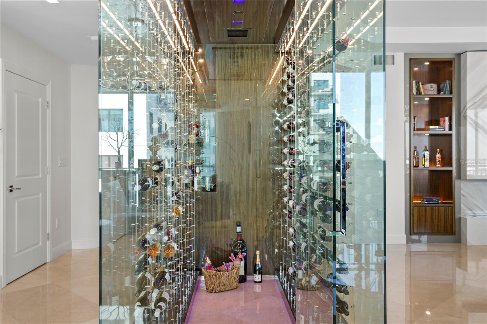 THE PLAZA HARBOUR ISLAND A CON - Residential