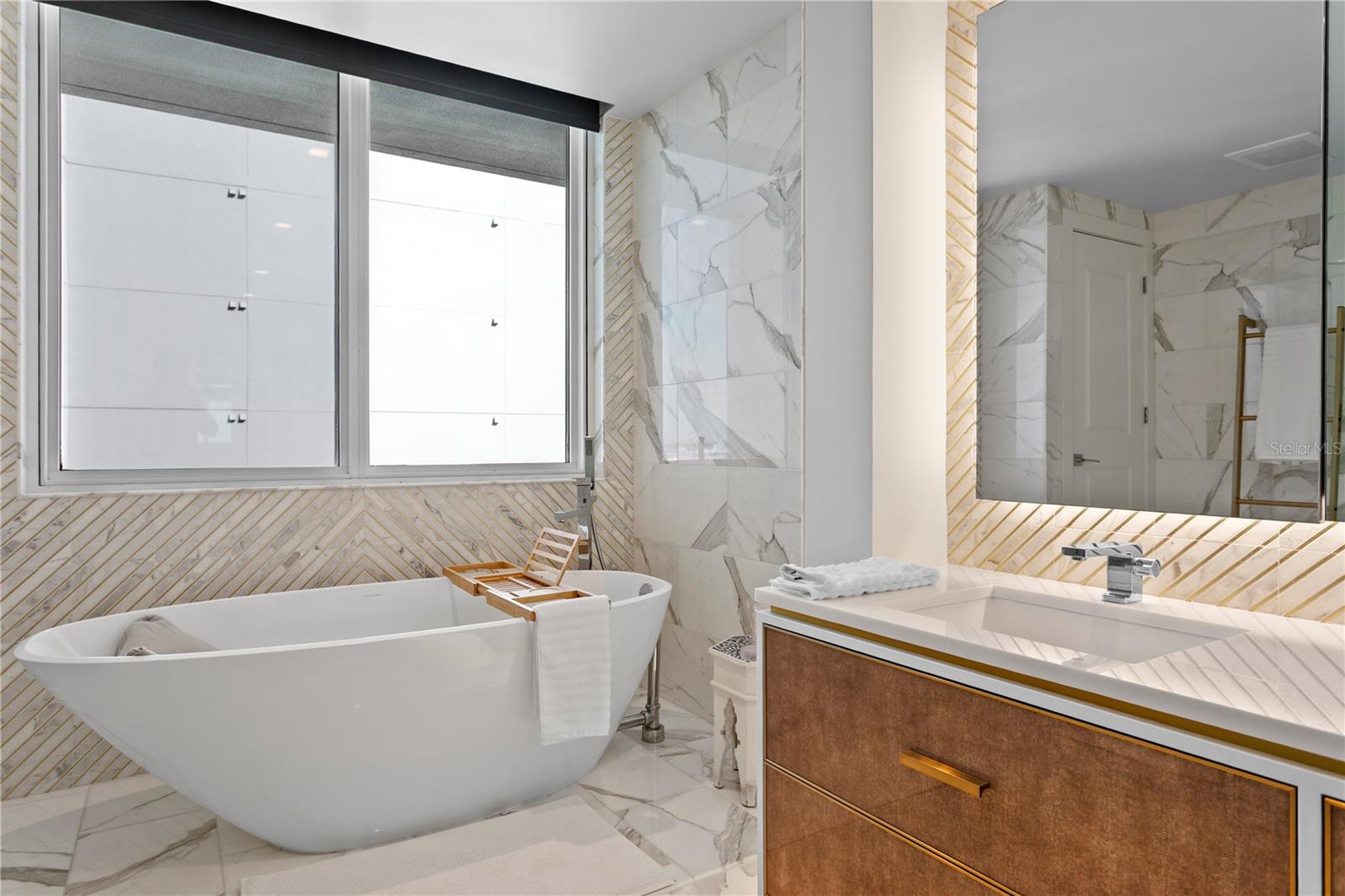 THE PLAZA HARBOUR ISLAND A CON - Residential