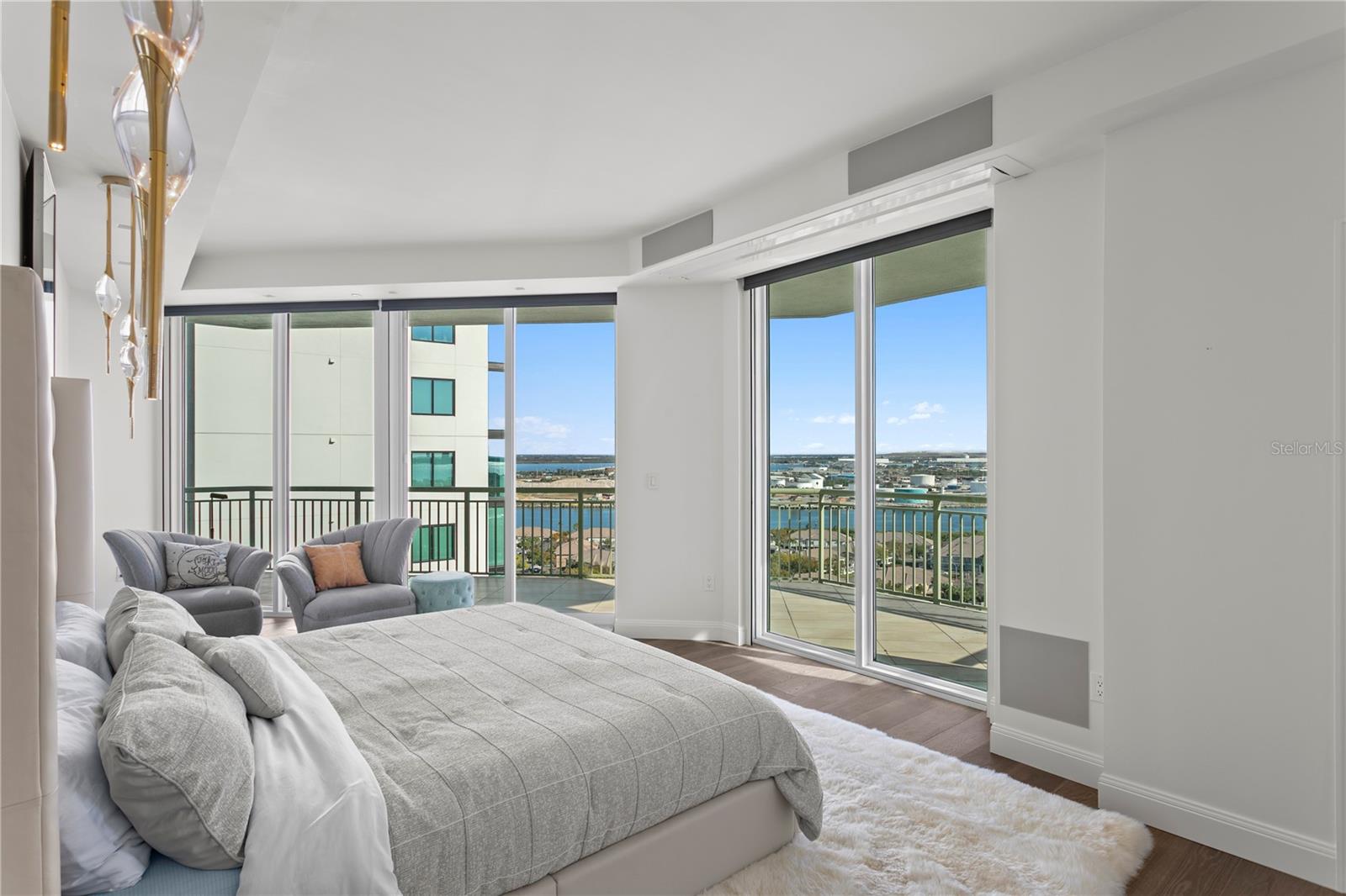 THE PLAZA HARBOUR ISLAND A CON - Residential