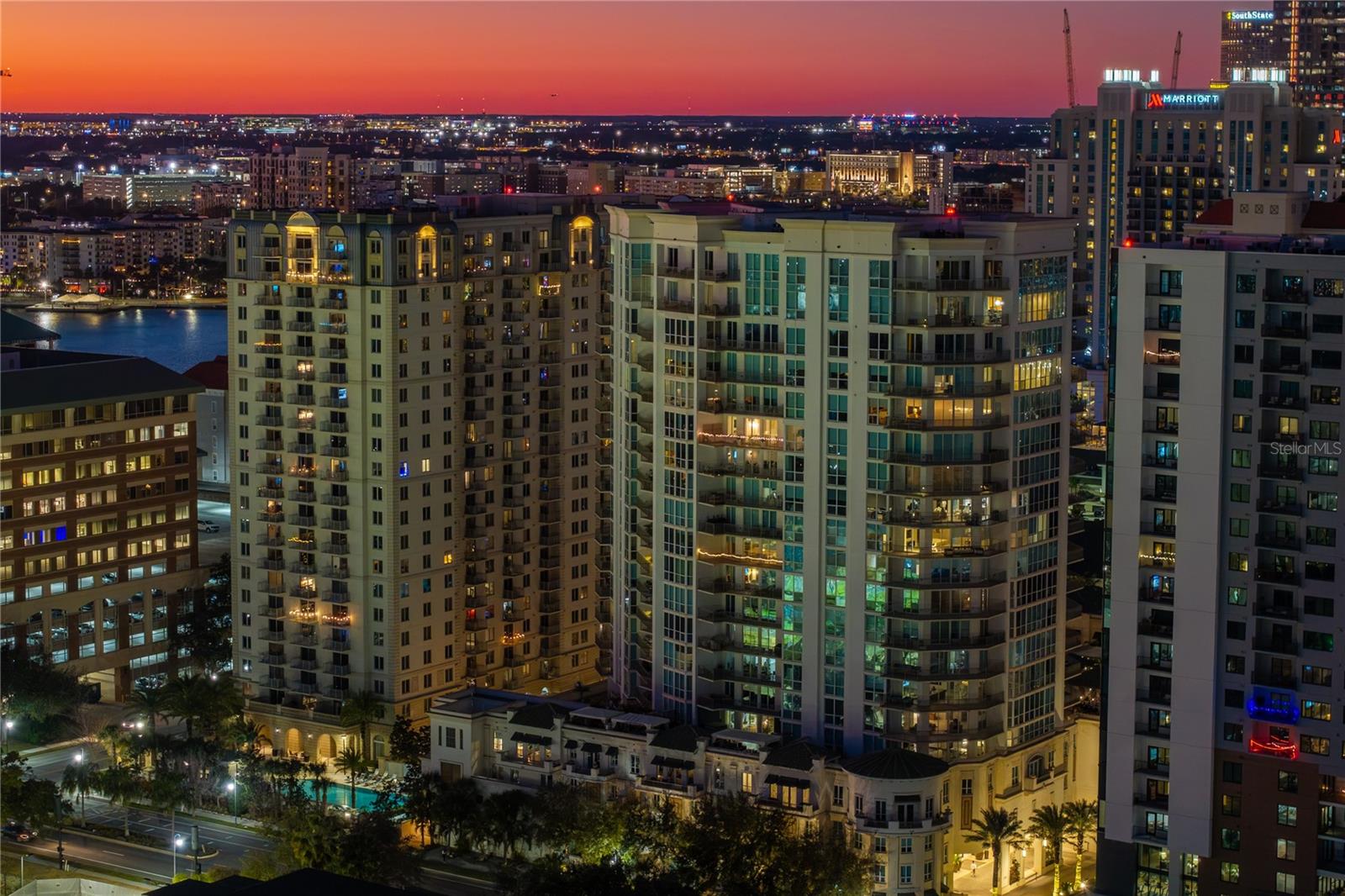 THE PLAZA HARBOUR ISLAND A CON - Residential