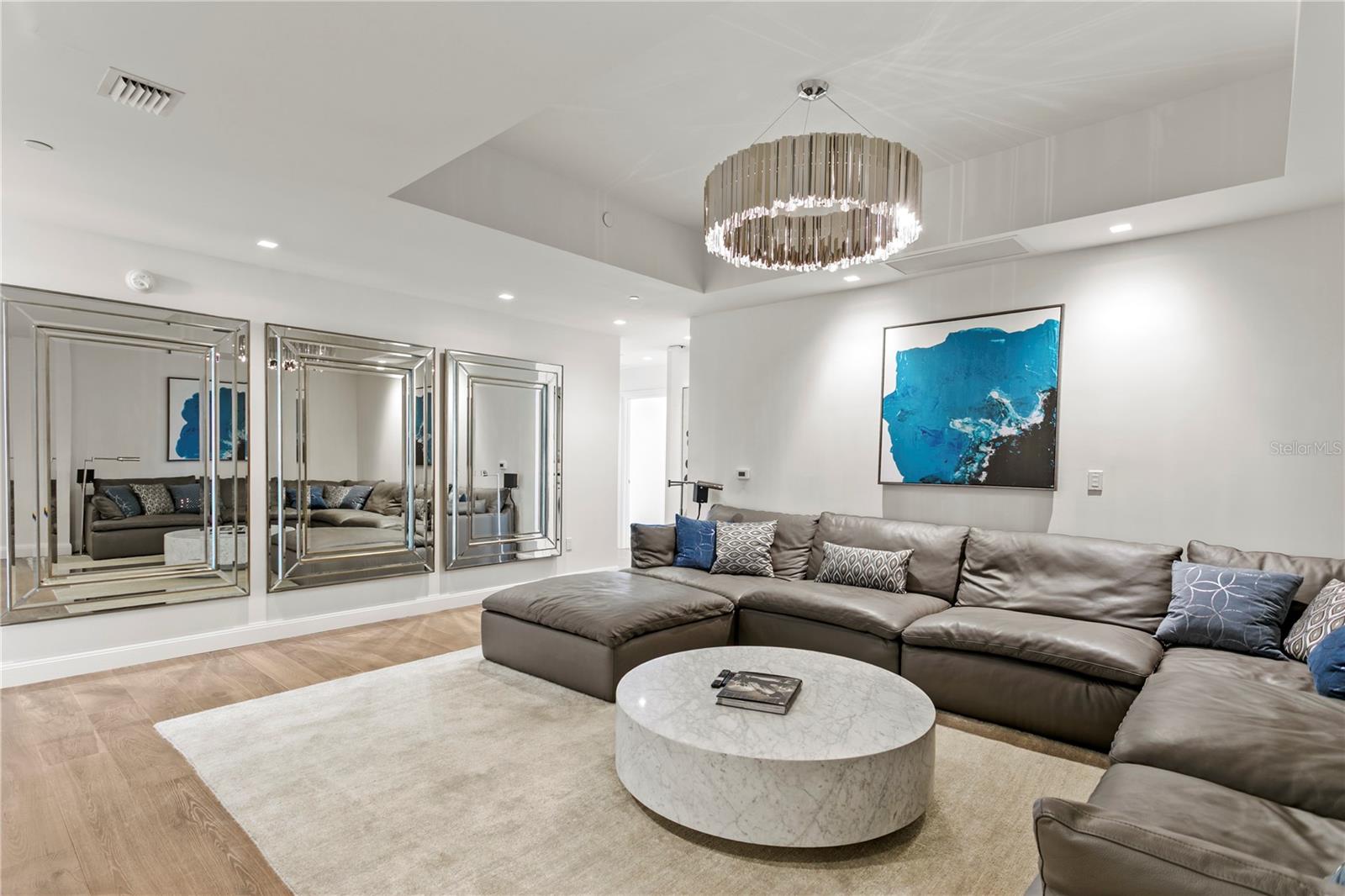 THE PLAZA HARBOUR ISLAND A CON - Residential