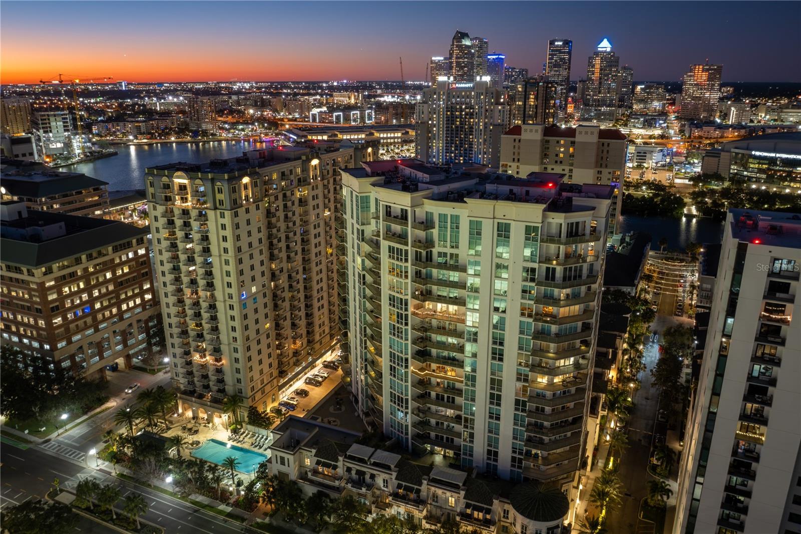 THE PLAZA HARBOUR ISLAND A CON - Residential