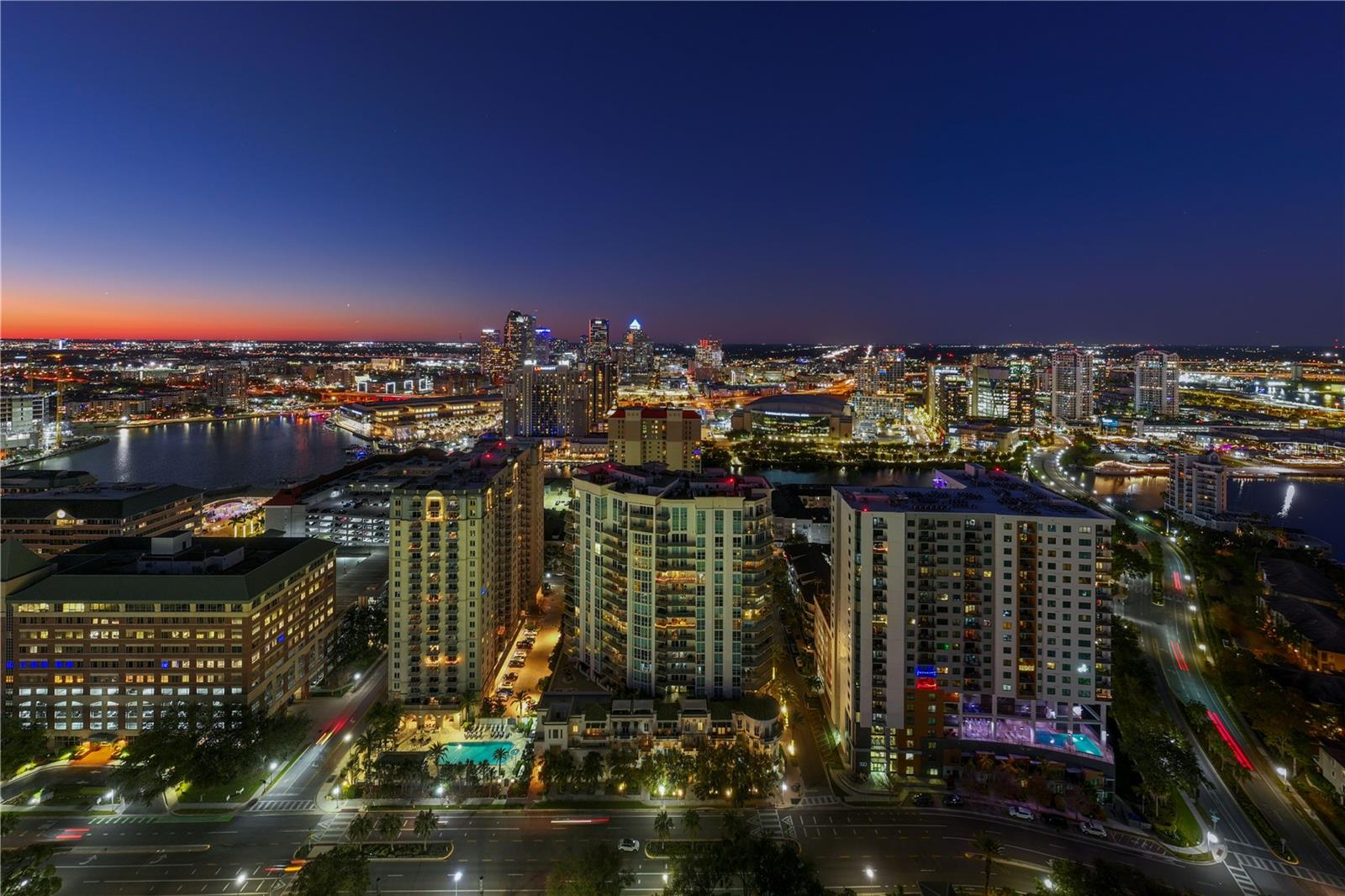 THE PLAZA HARBOUR ISLAND A CON - Residential