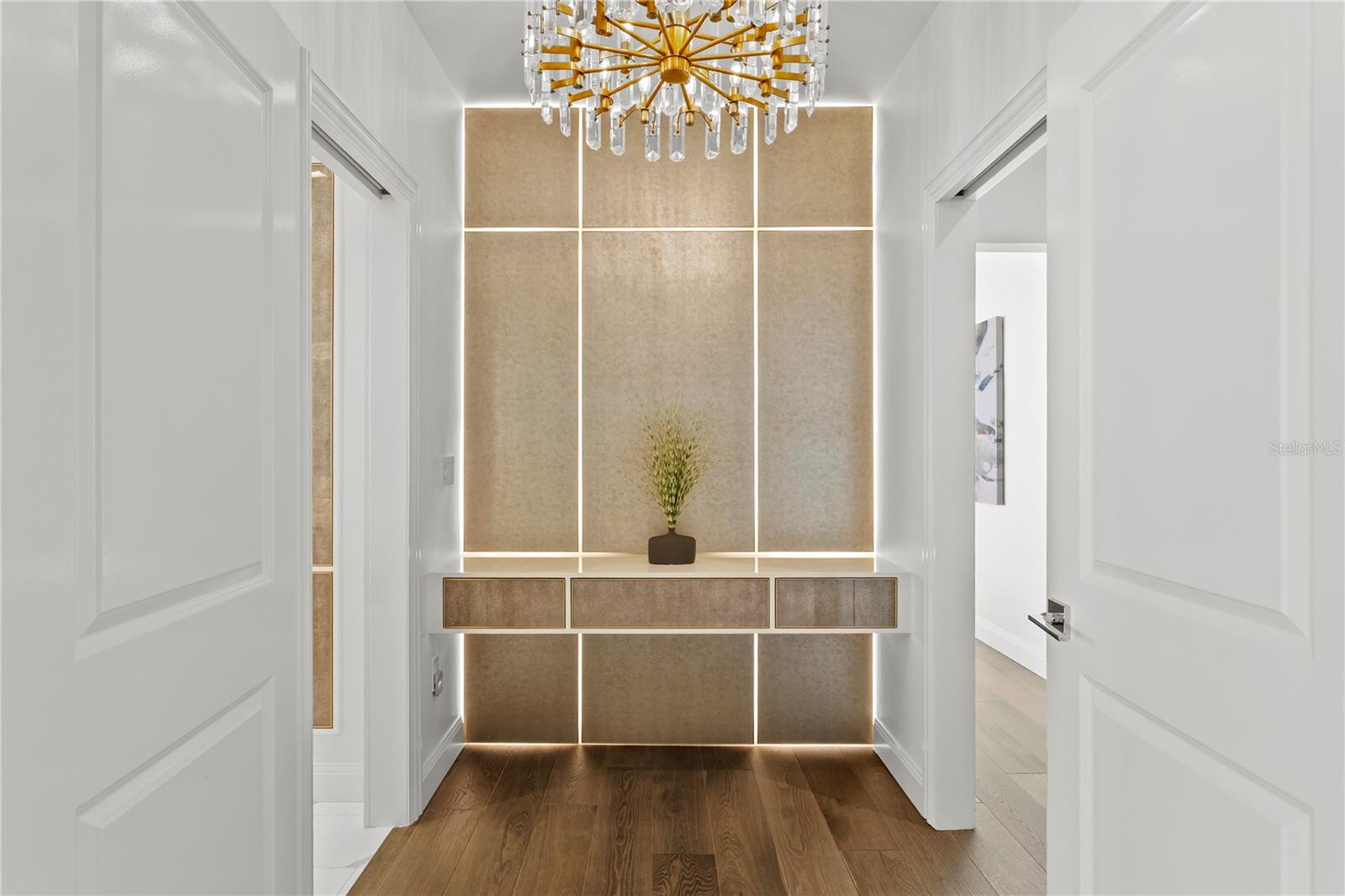 THE PLAZA HARBOUR ISLAND A CON - Residential