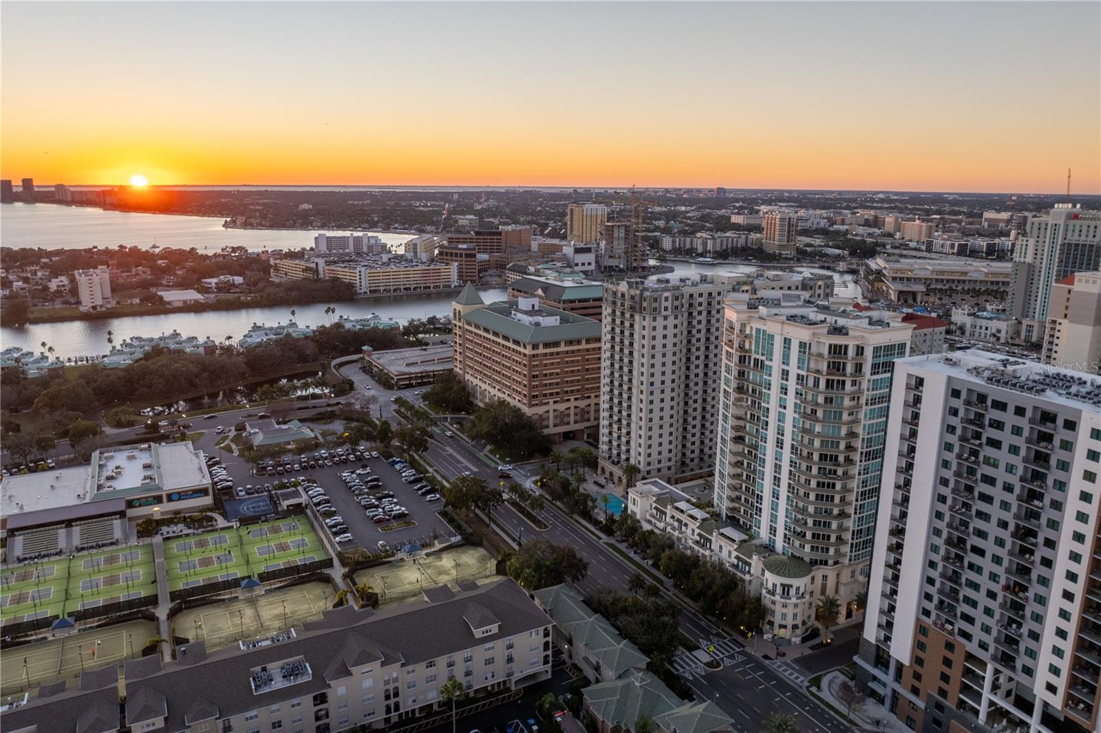 THE PLAZA HARBOUR ISLAND A CON - Residential