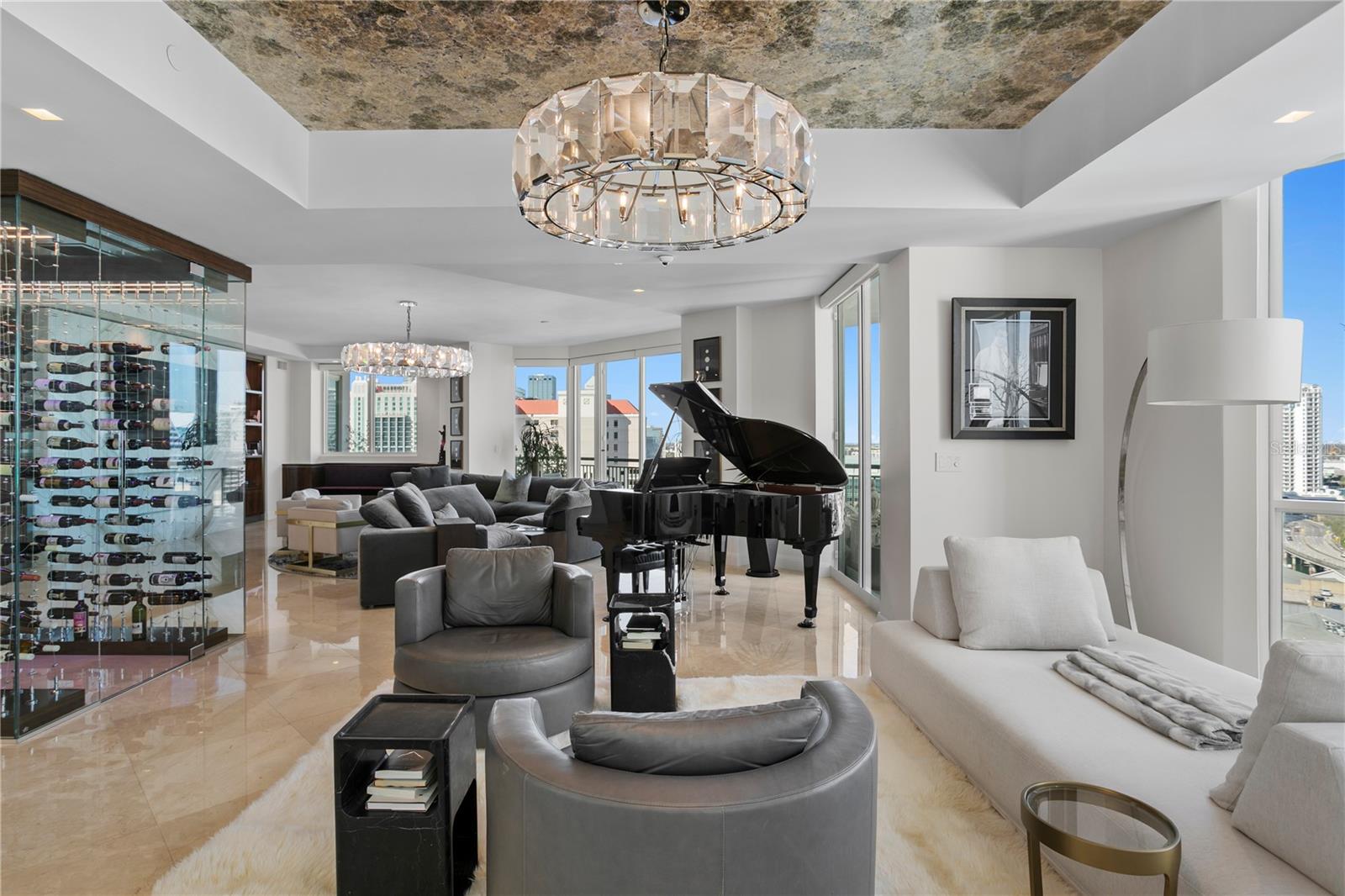 THE PLAZA HARBOUR ISLAND A CON - Residential